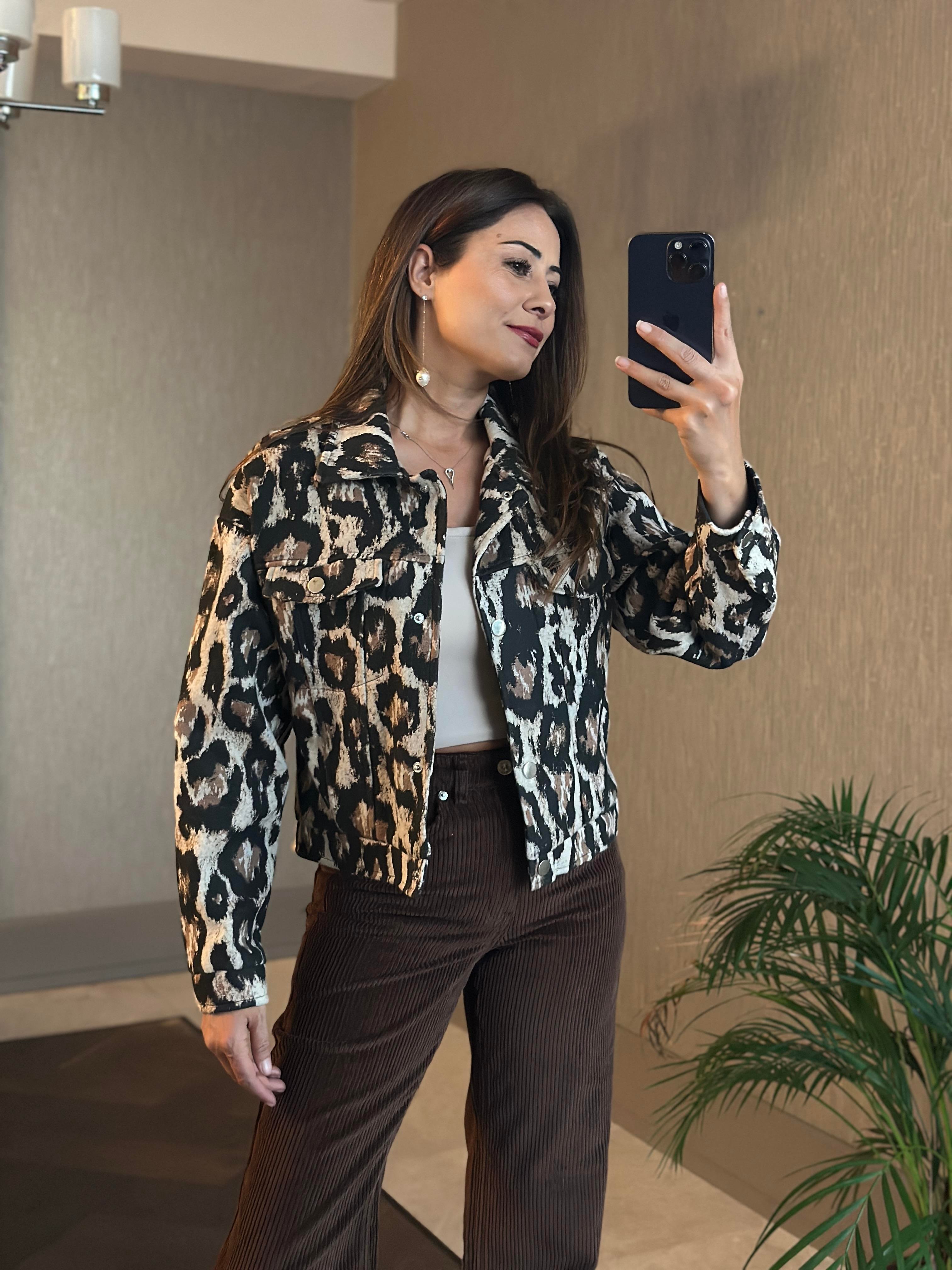 Kahverengi Siyah Leopar Desenli Çıtçıt Düğmeli Kadın Kaşe Ceket