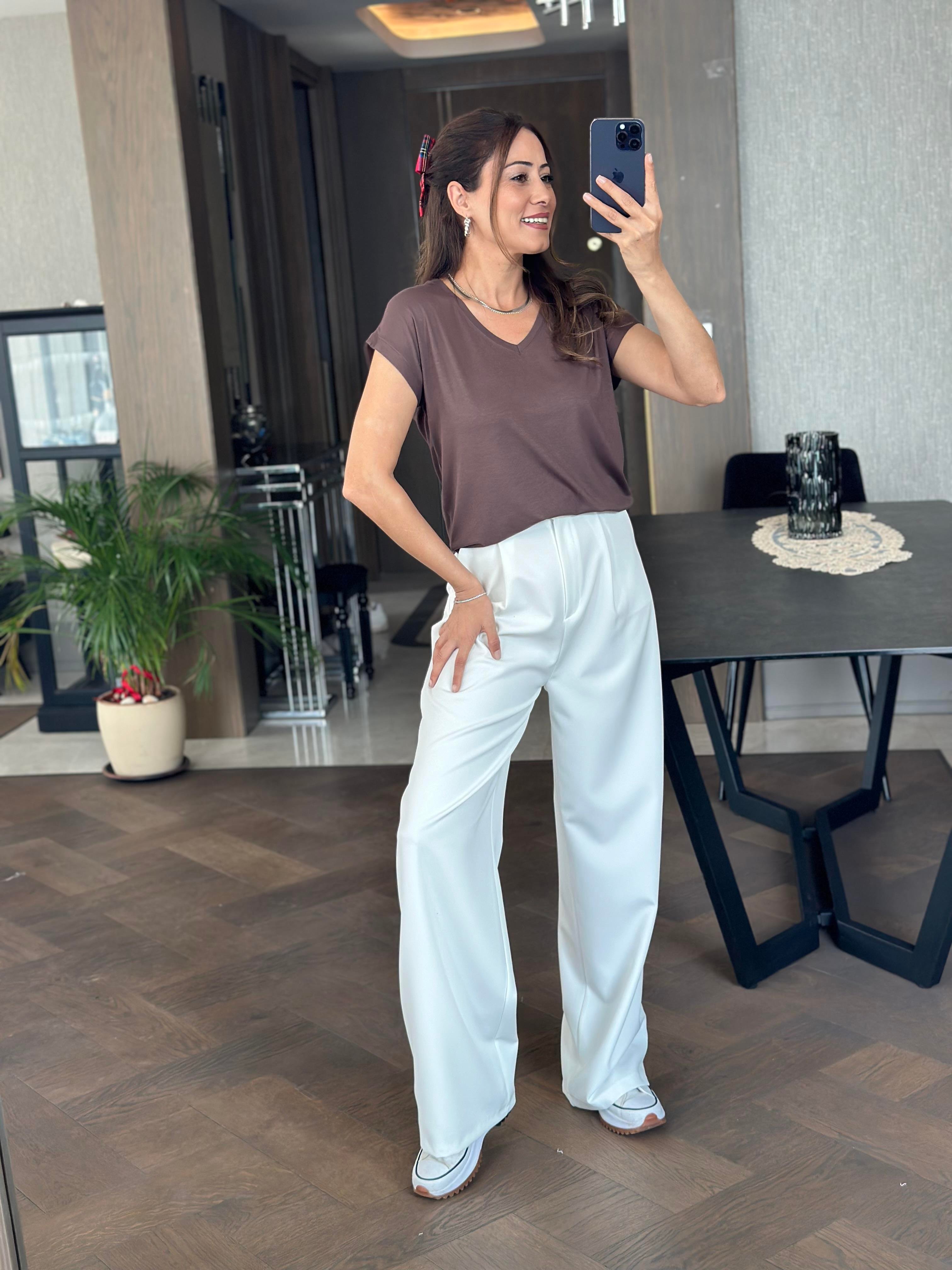 Kahverengi V Yaka Kısa Yarasa Kol Basic Kadın T-Shirt