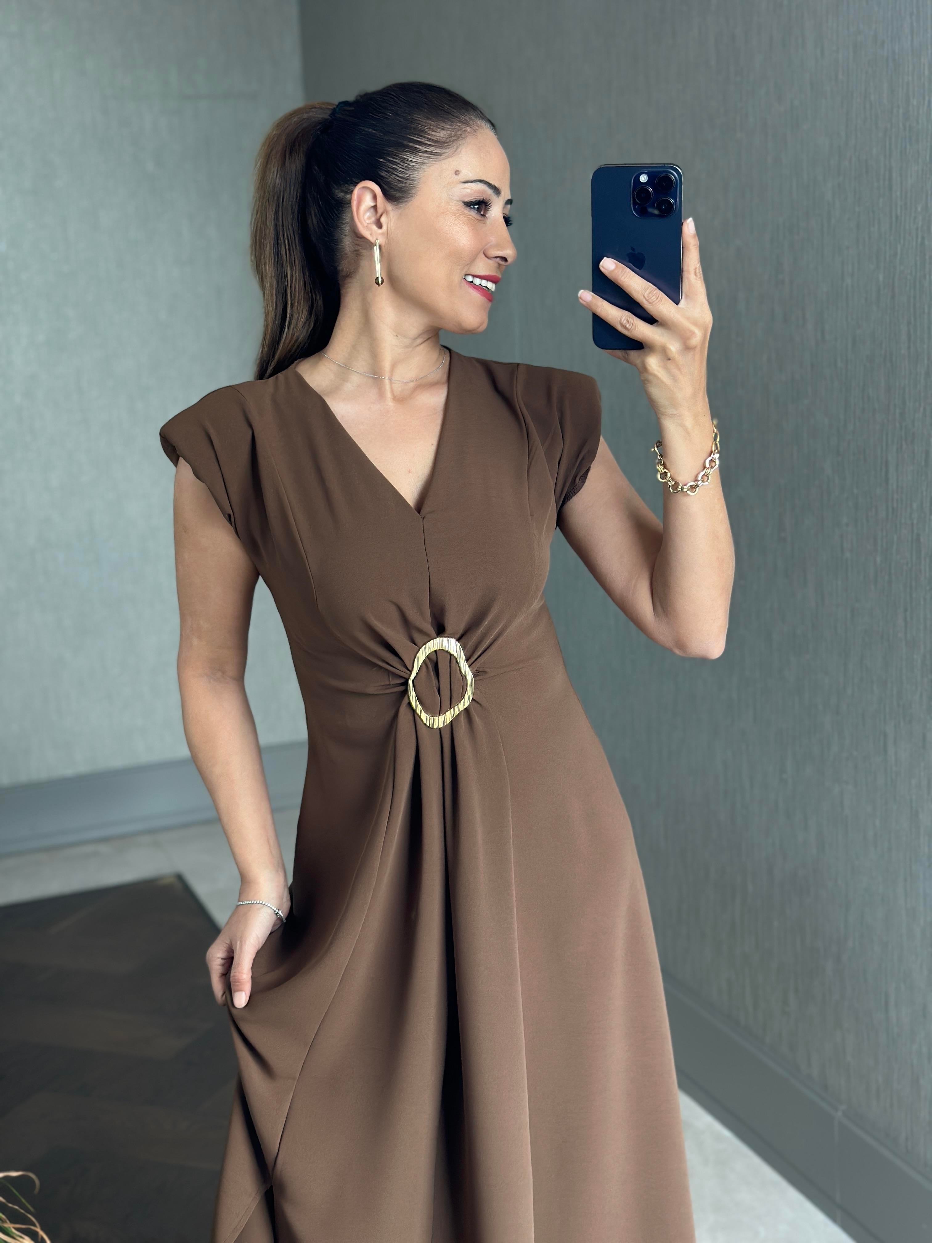 Kahverengi Vatkalı V Yaka Önü Tokalı Kadın Midiboy Elbise