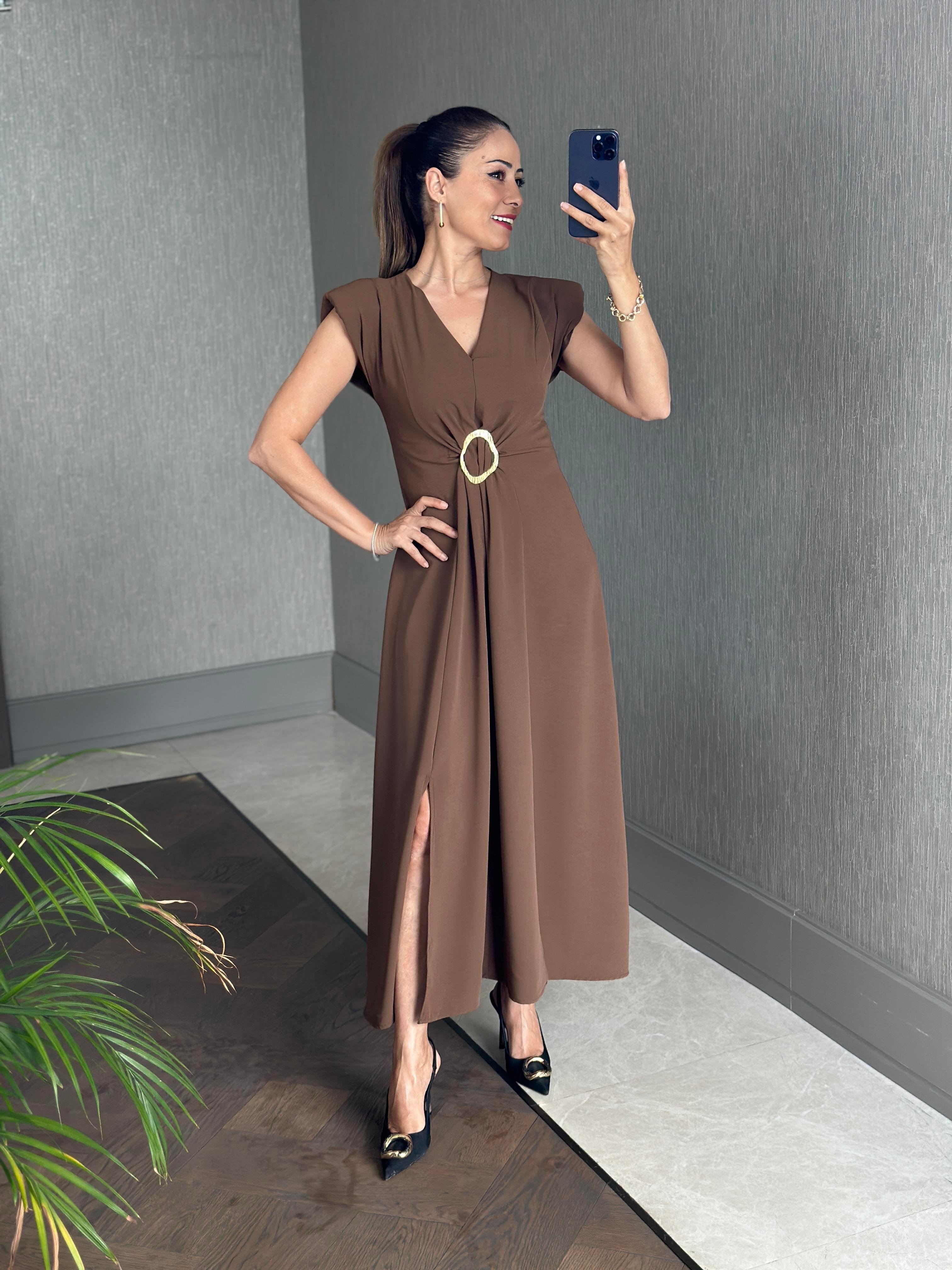 Kahverengi Vatkalı V Yaka Önü Tokalı Kadın Midiboy Elbise