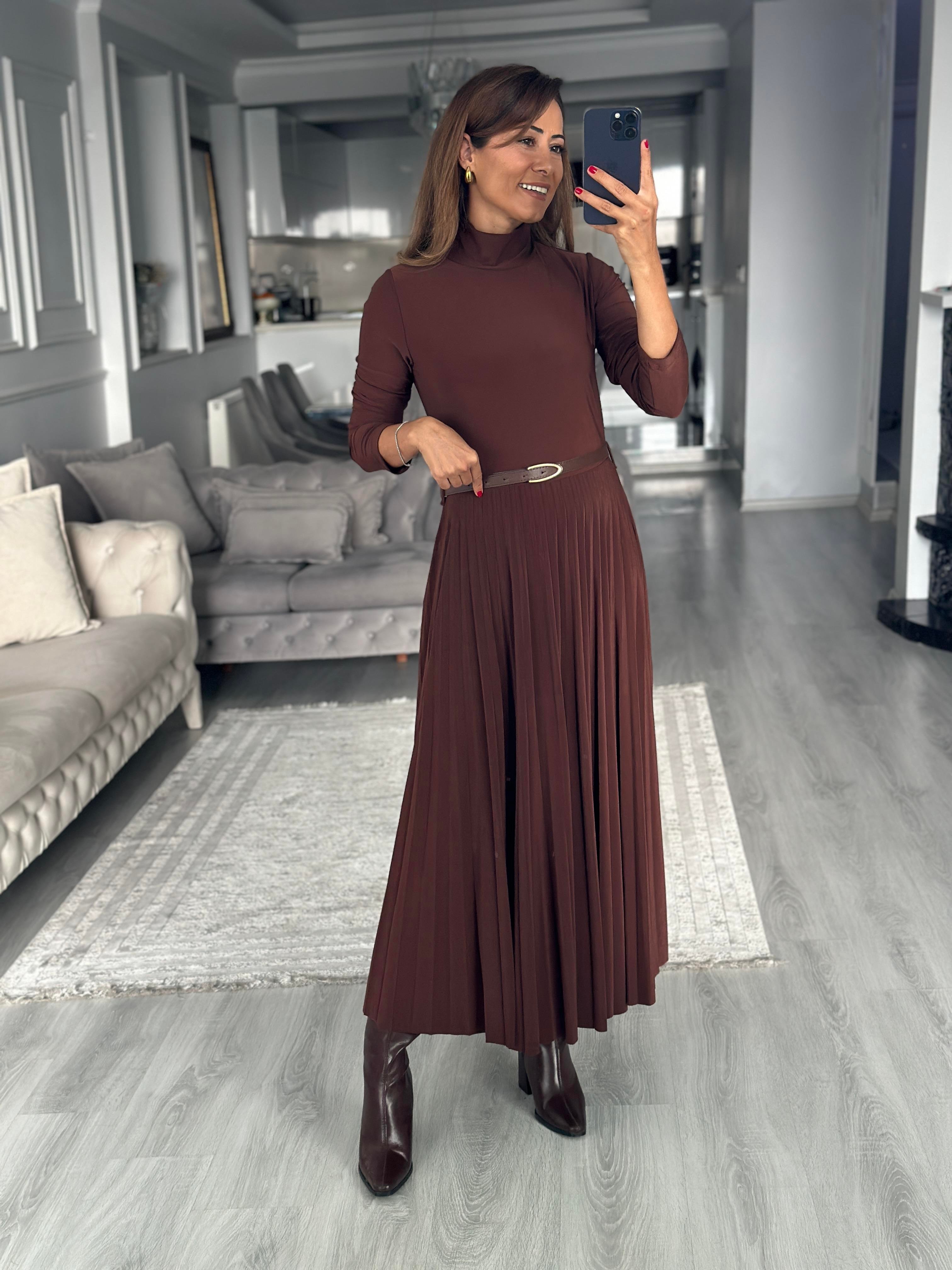 Kahverengi Yarım Balıkçı Kemerli Piliseli Midi Boy Kadın Elbise