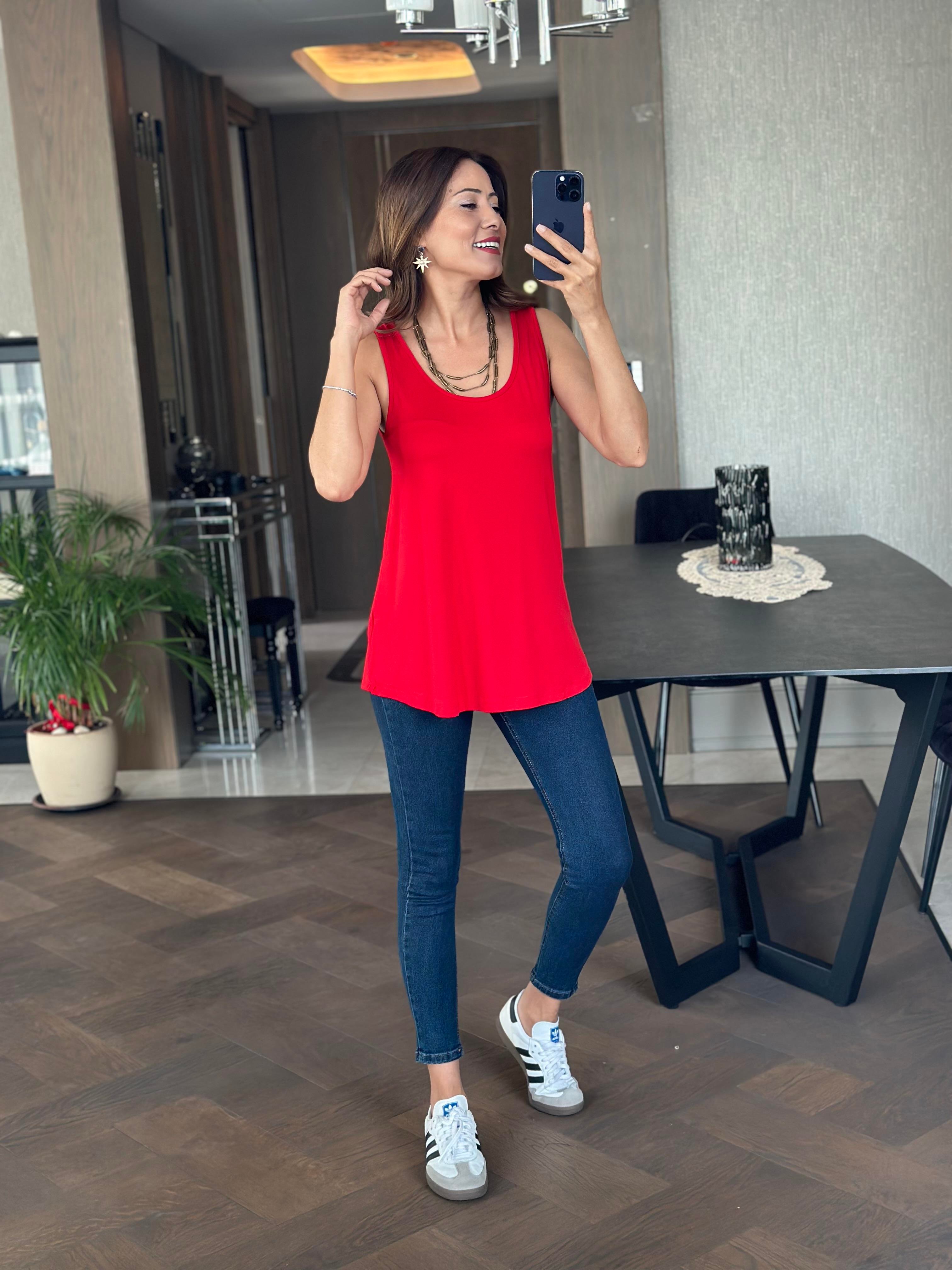Kırmızı Askılı Eteği Oval Oversize Kadın Bluz