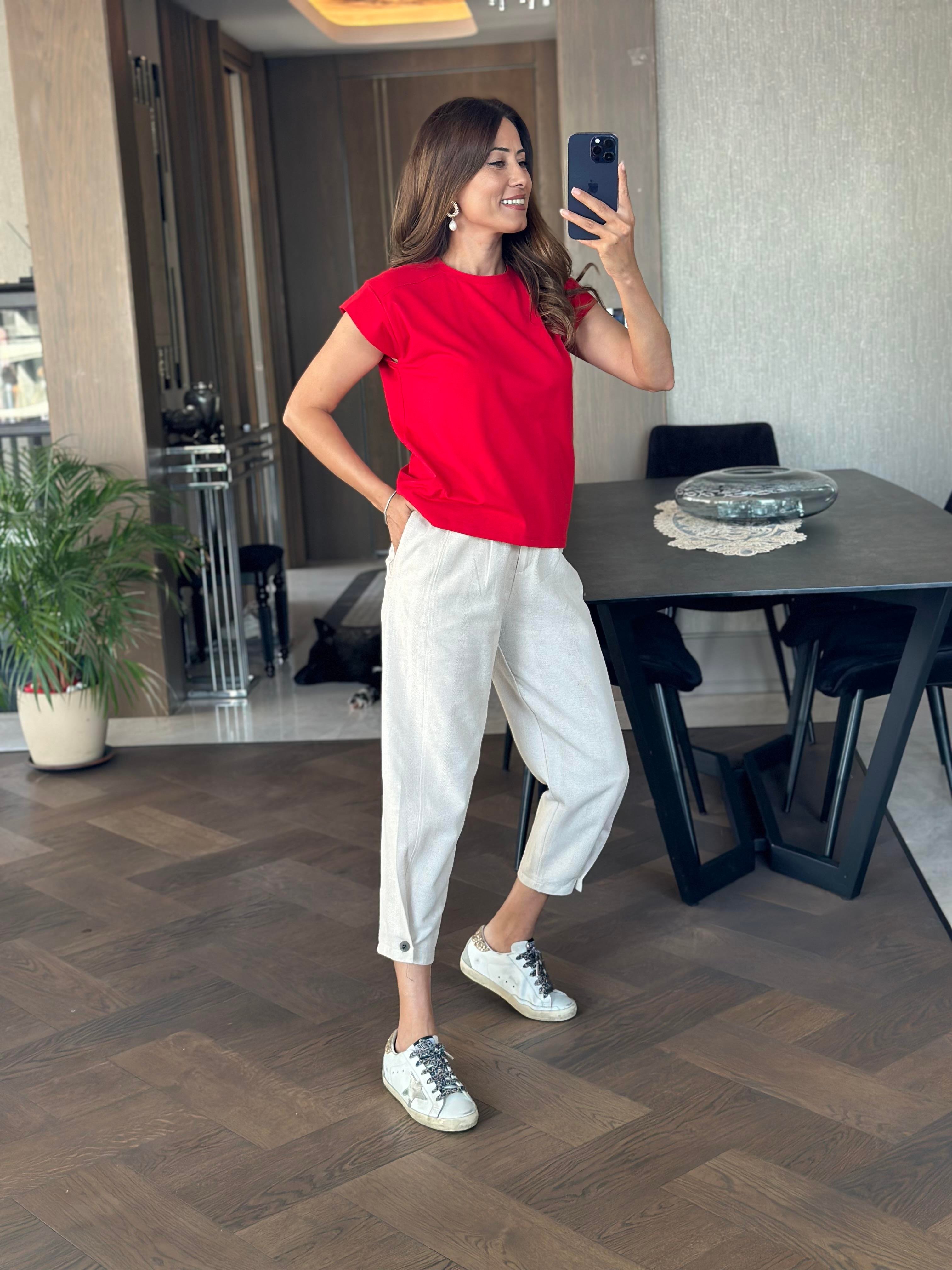Kırmızı Omzu Dikişli Vatka Görünümlü Kadın T-Shirt