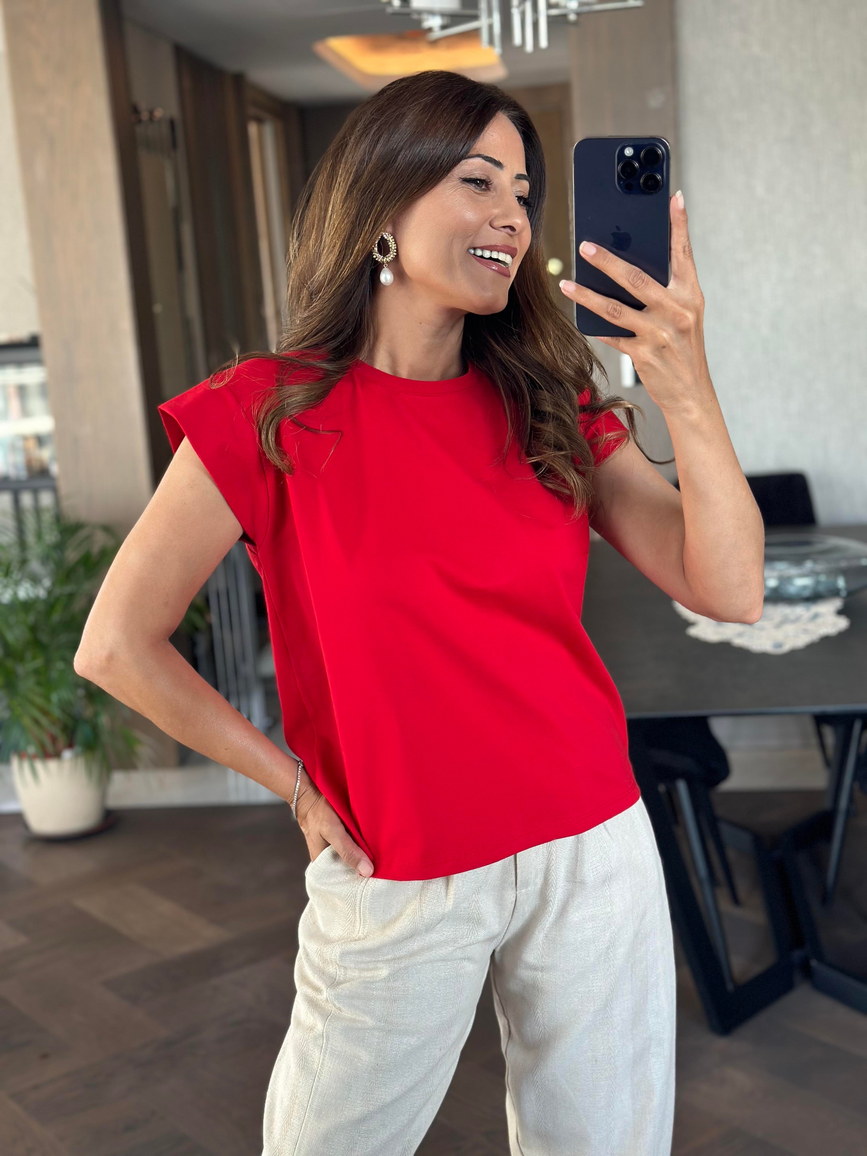 Kırmızı Omzu Dikişli Vatka Görünümlü Kadın T-Shirt