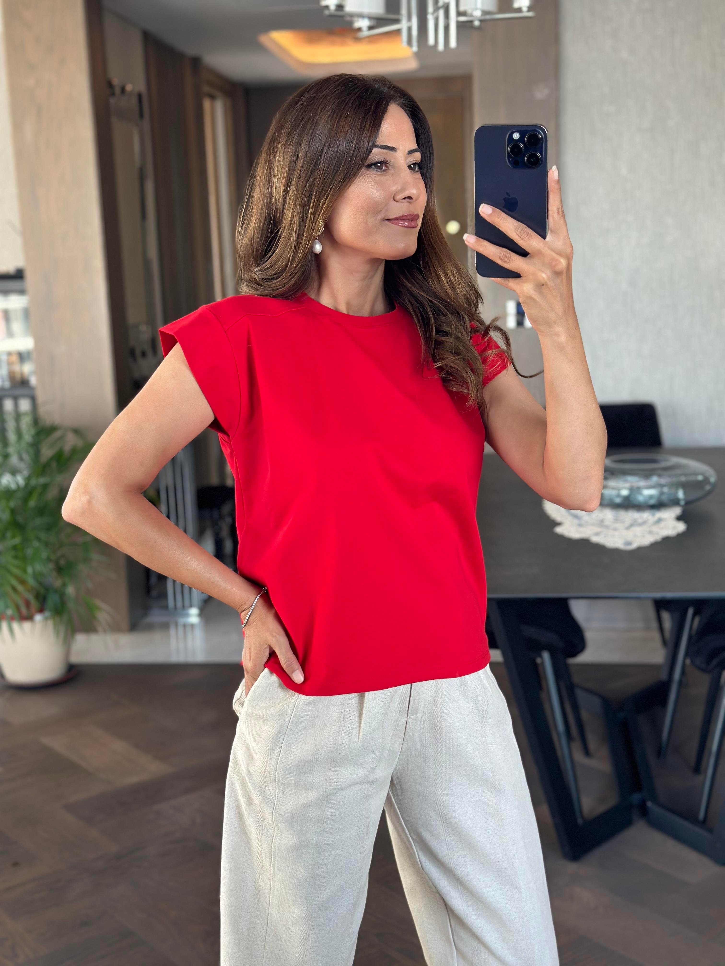 Kırmızı Omzu Dikişli Vatka Görünümlü Kadın T-Shirt
