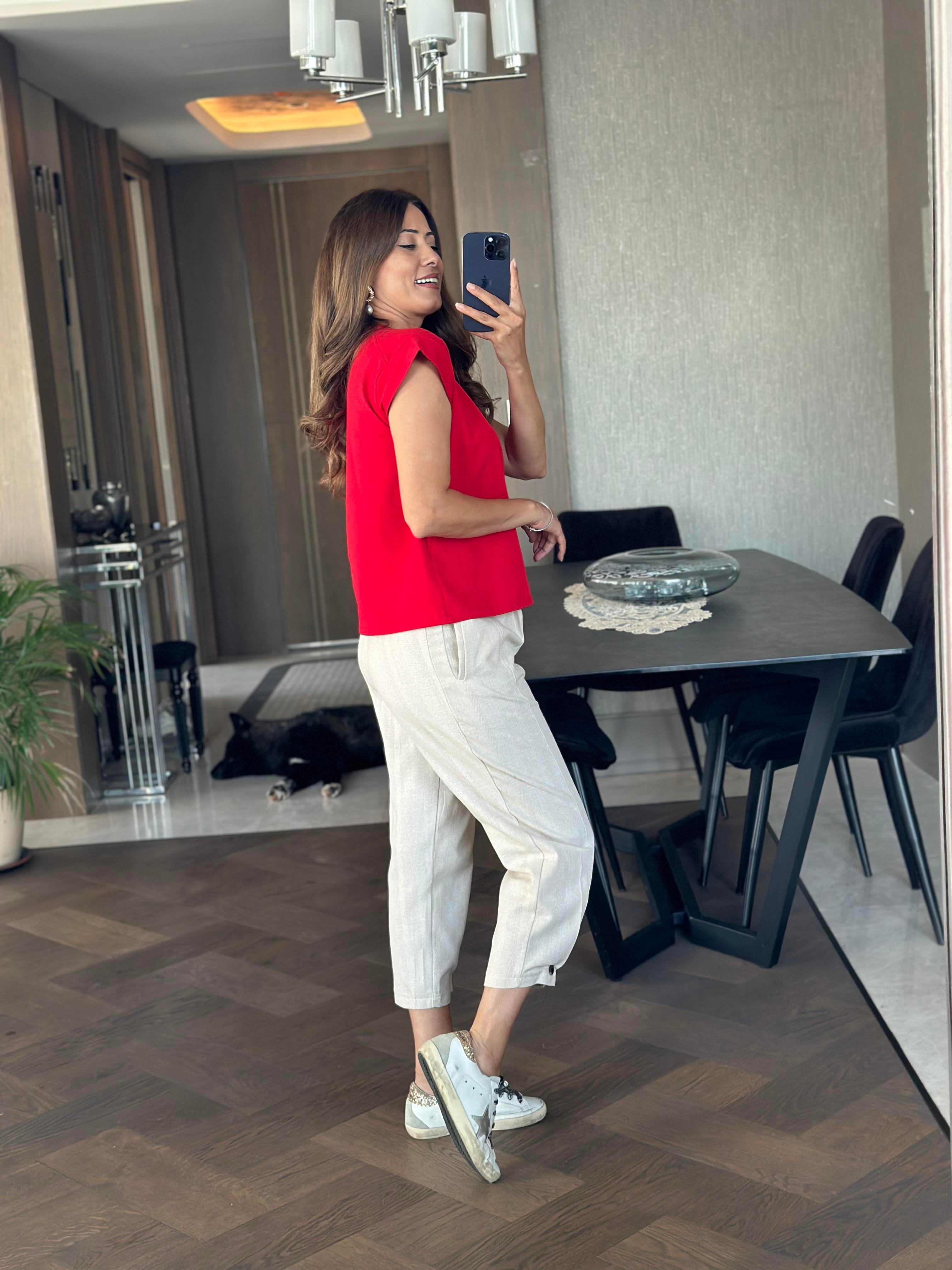 Kırmızı Omzu Dikişli Vatka Görünümlü Kadın T-Shirt