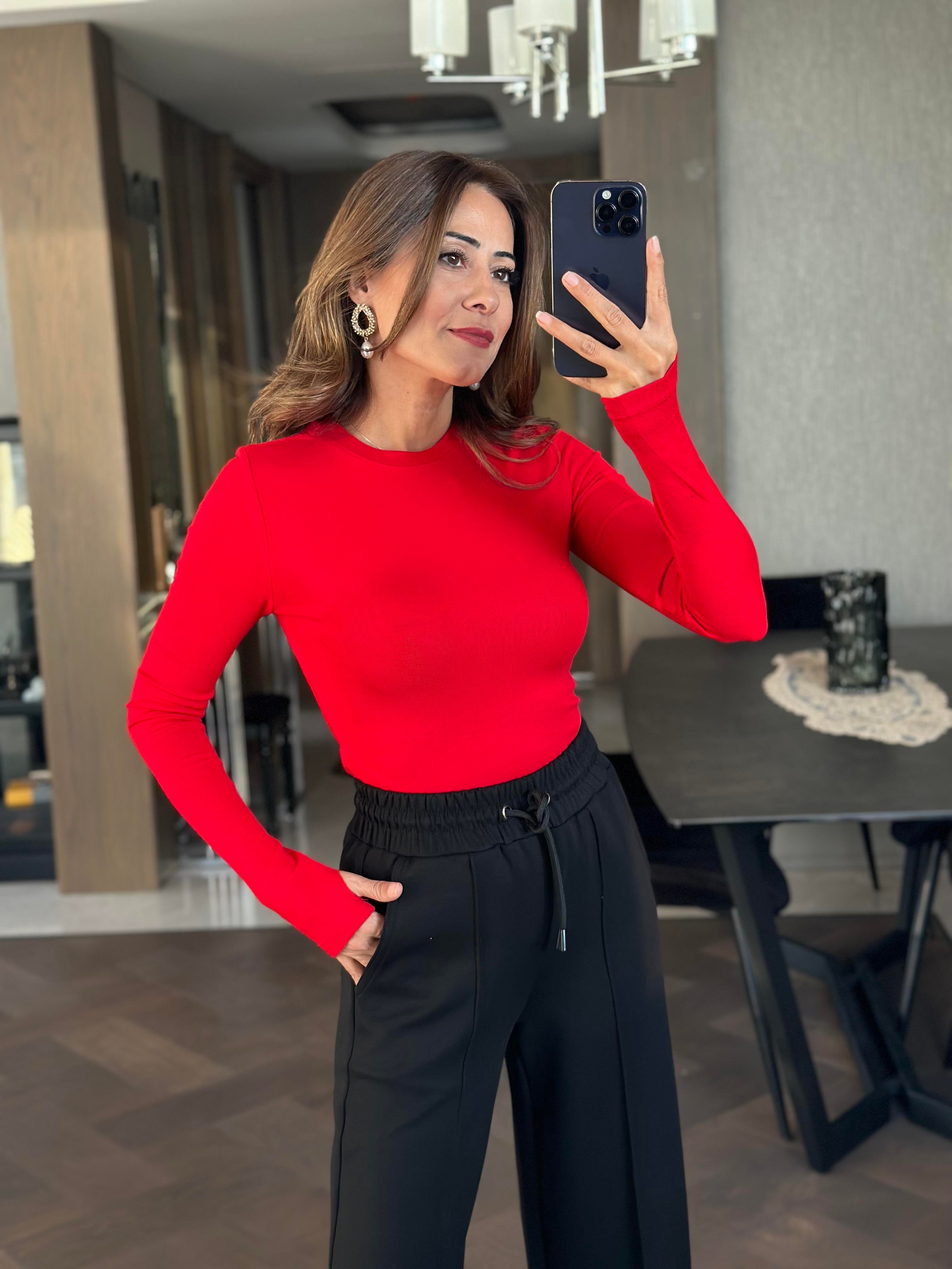 Kırmızı Parmak Detay Bisiklet Yaka Yumoş Kadın Body