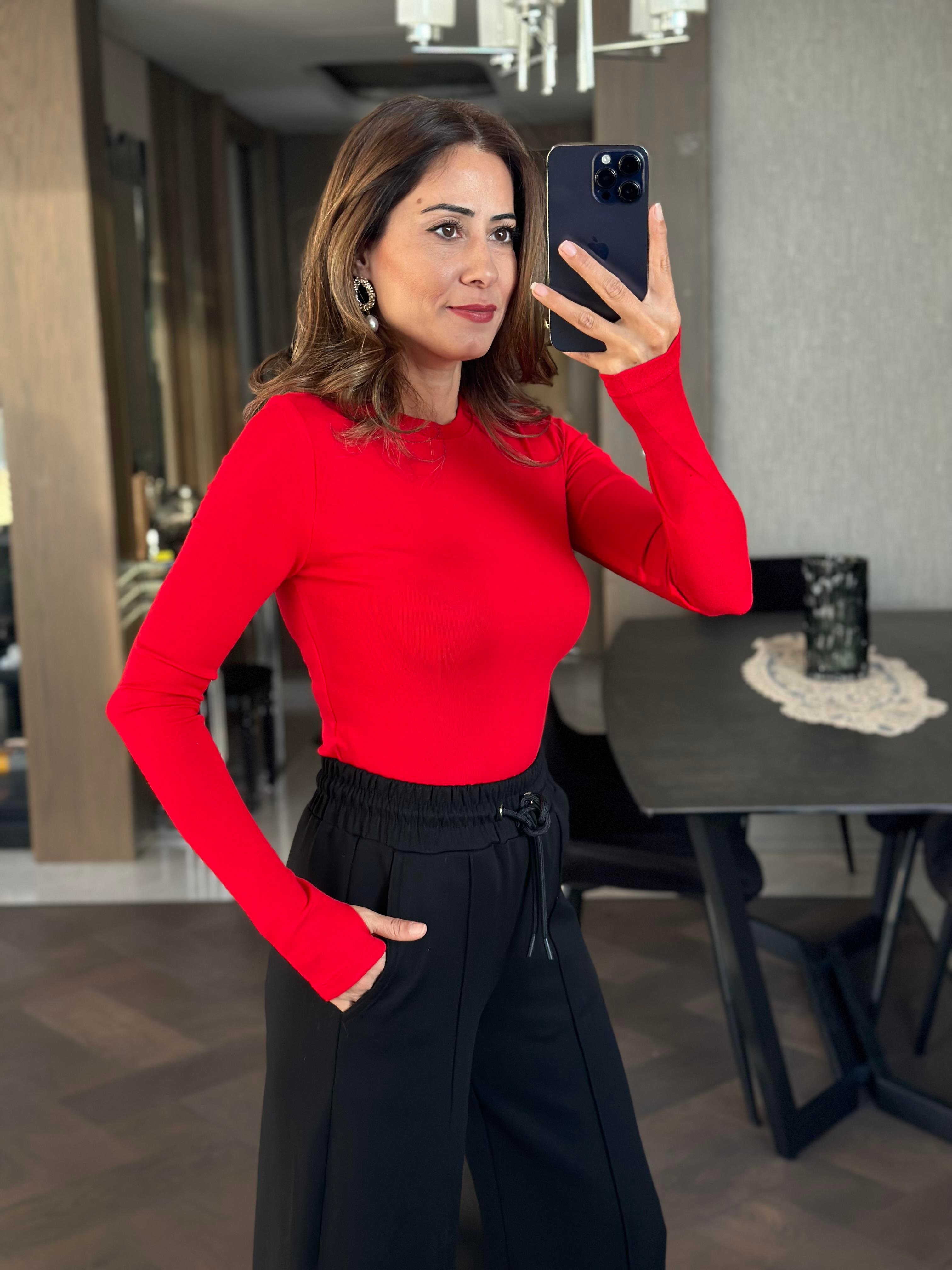 Kırmızı Parmak Detay Bisiklet Yaka Yumoş Kadın Body