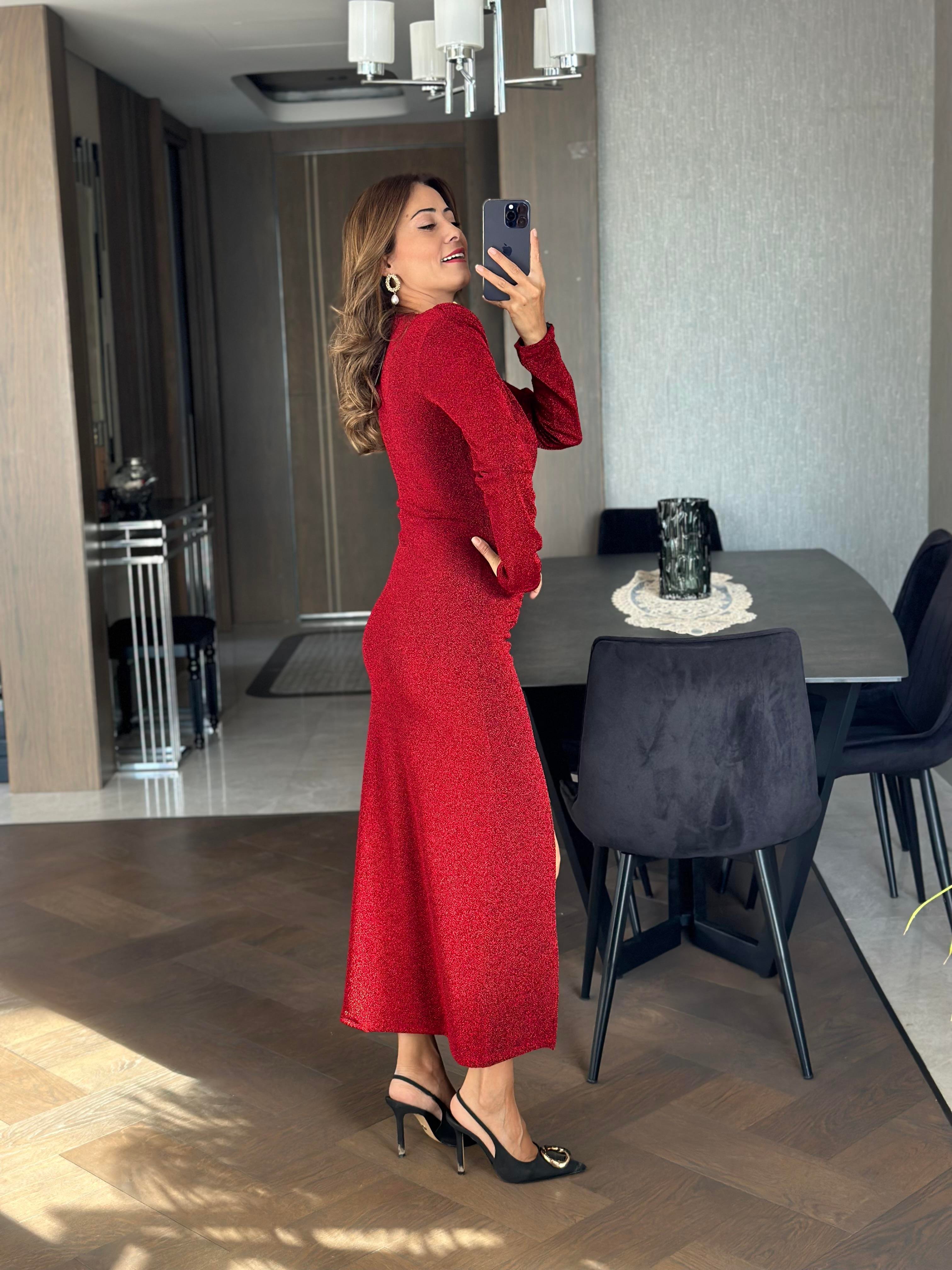 Kırmızı Simli Vatkalı Önü Dekolteli Ve Drapeli Yırtmalı Kadın Elbise