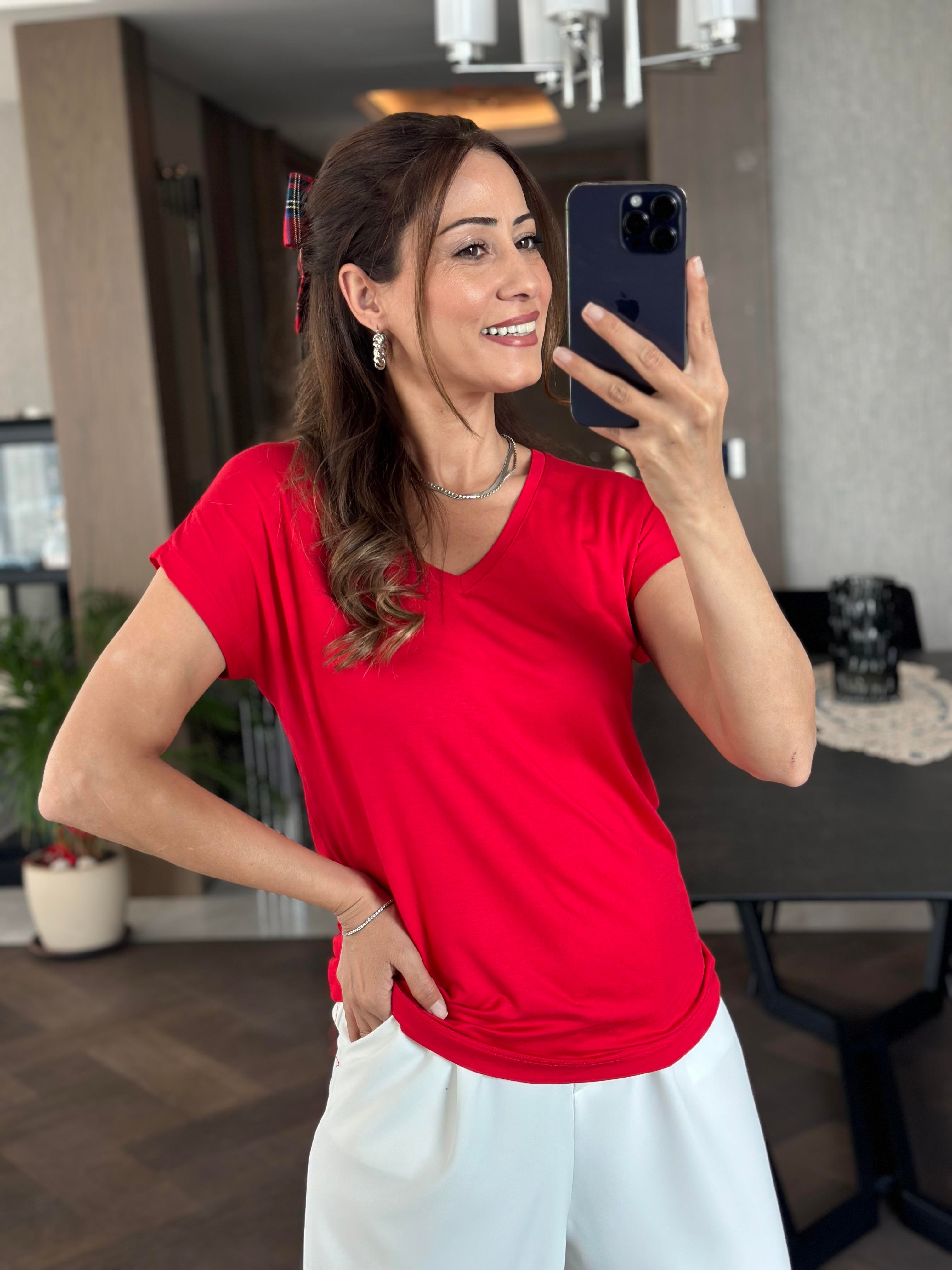 Kırmızı V Yaka Kısa Yarasa Kol Basic Kadın T-Shirt