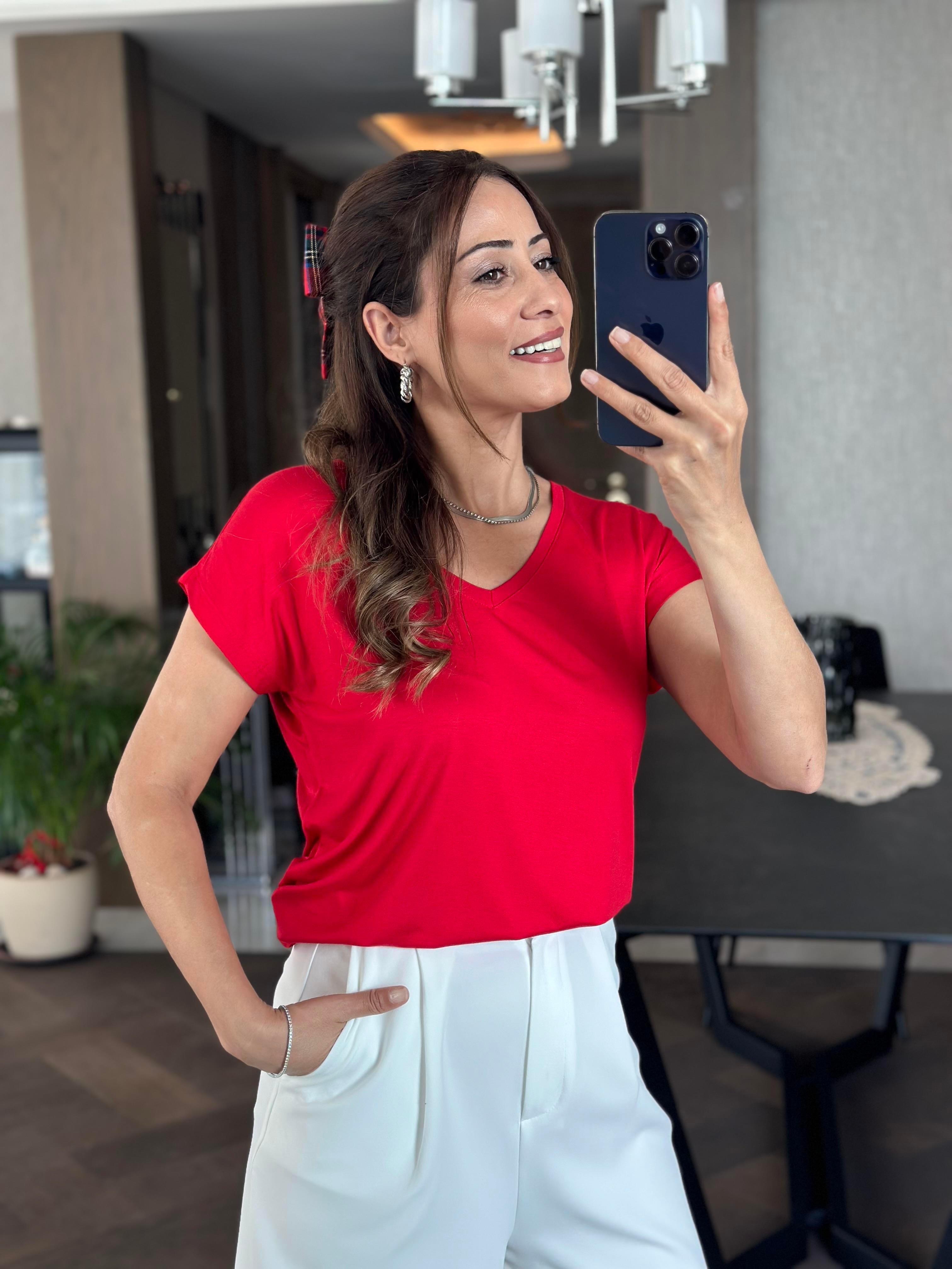 Kırmızı V Yaka Kısa Yarasa Kol Basic Kadın T-Shirt