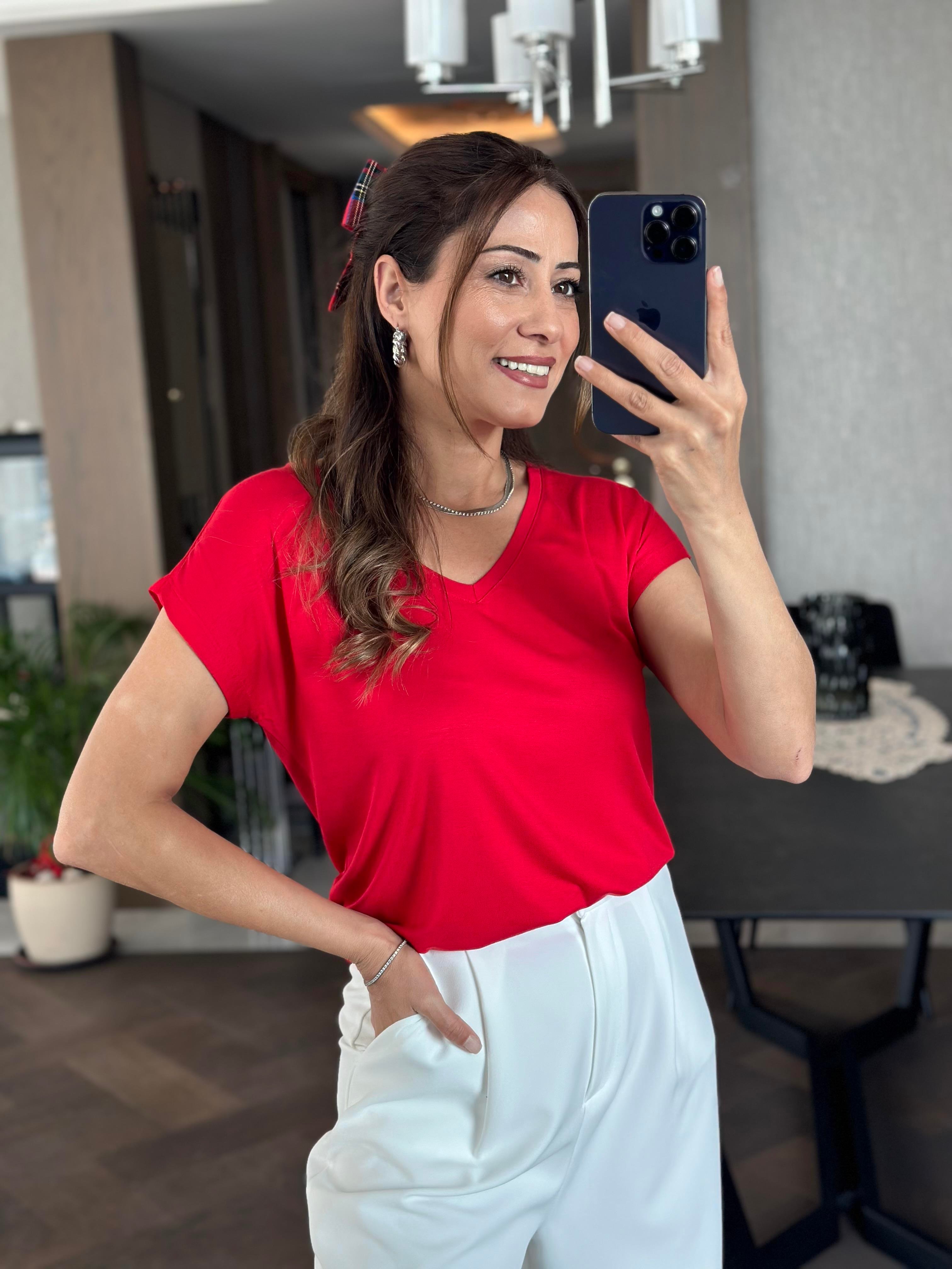 Kırmızı V Yaka Kısa Yarasa Kol Basic Kadın T-Shirt