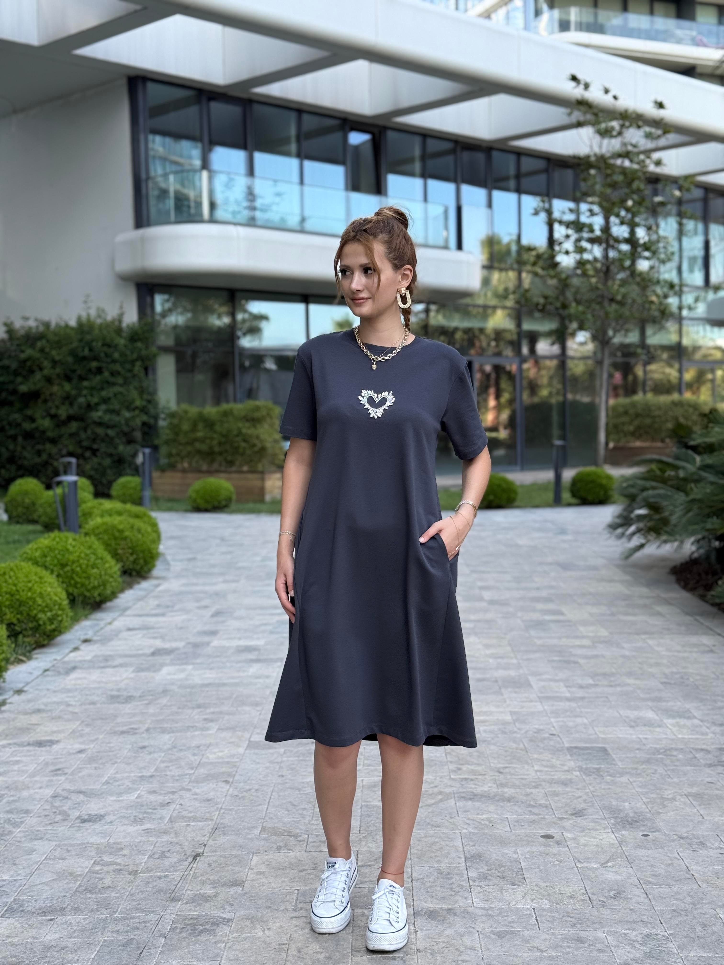 Koyu Antrasit Cepli Taş Kalpli Basic Midi Boy Kadın Elbise