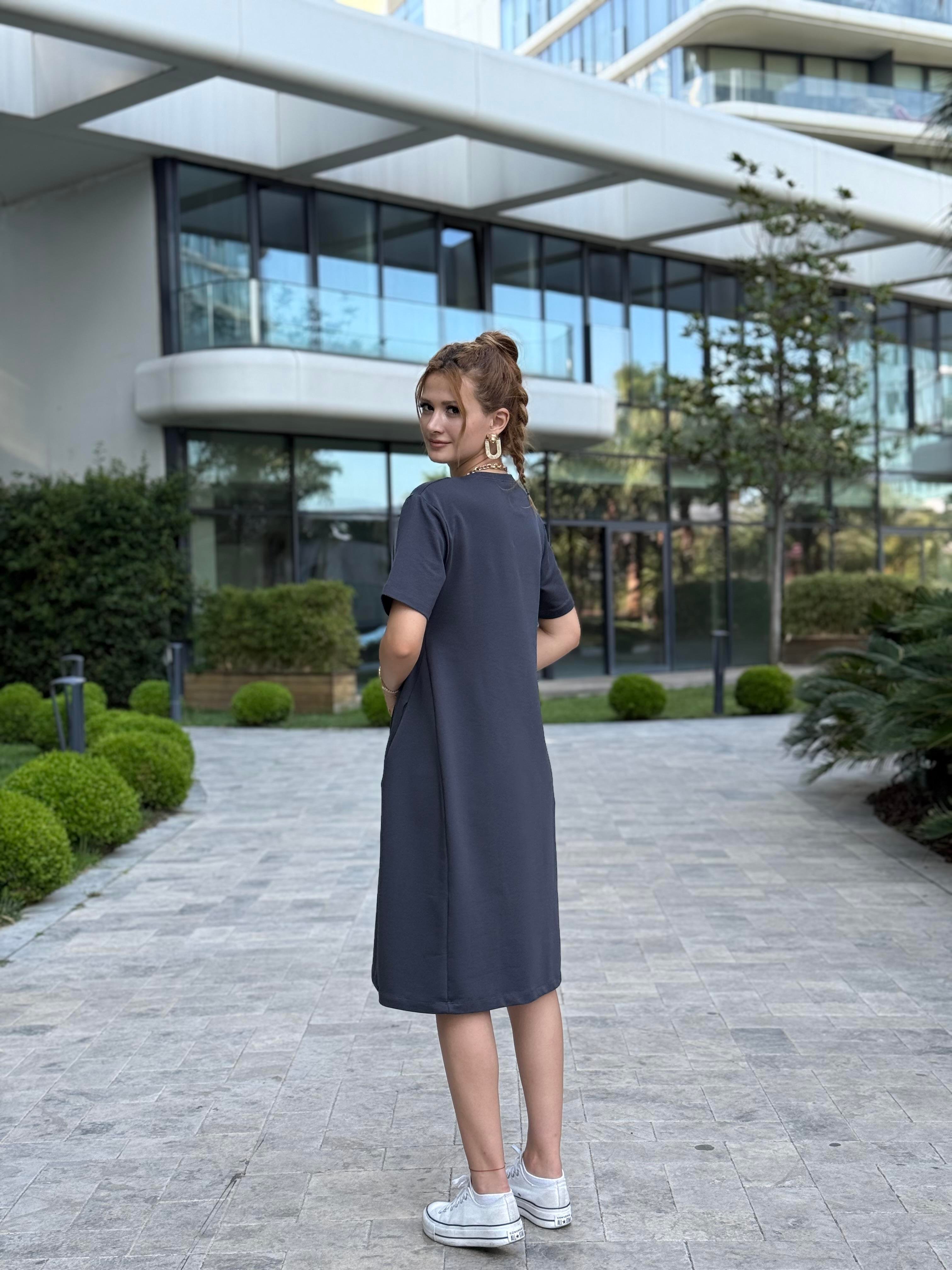 Koyu Antrasit Cepli Taş Kalpli Basic Midi Boy Kadın Elbise