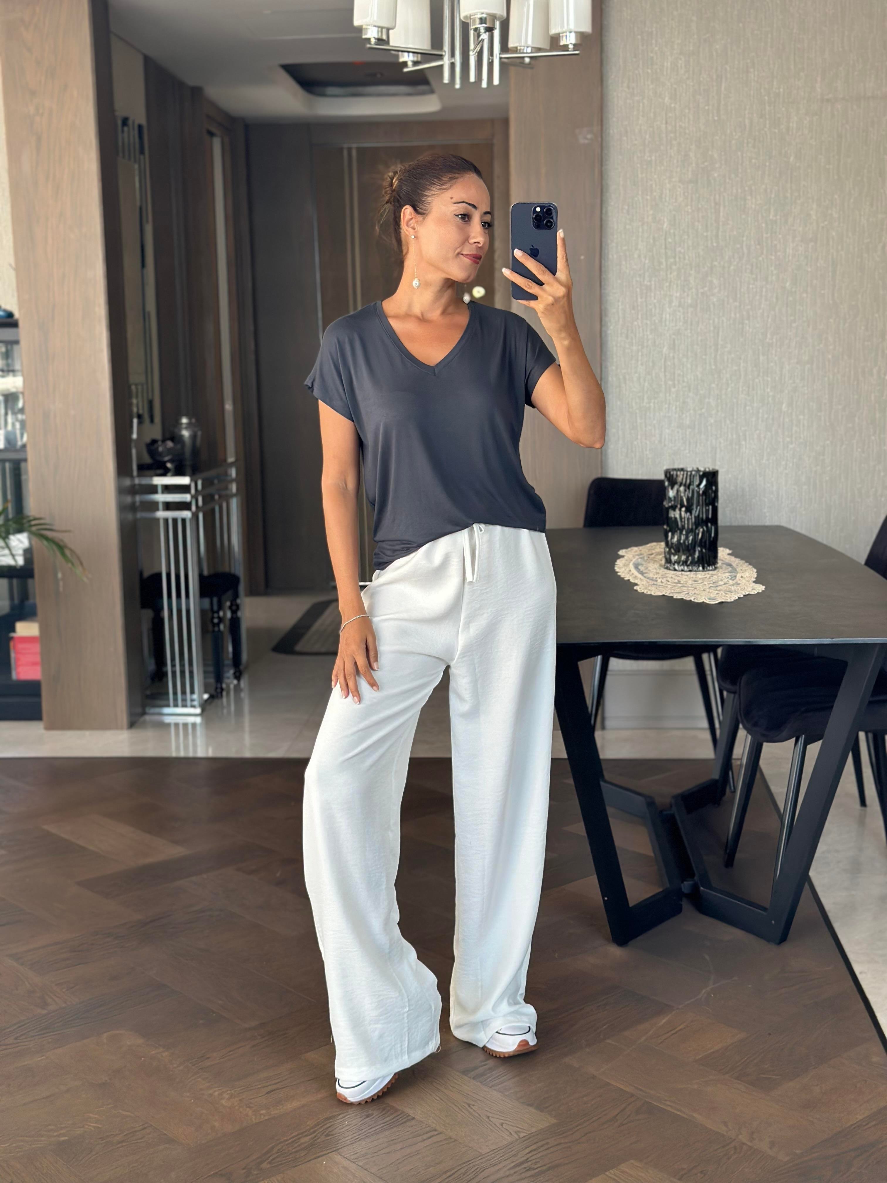 Koyu Füme V Yaka Kısa Yarasa Kol Basic Kadın T-Shirt