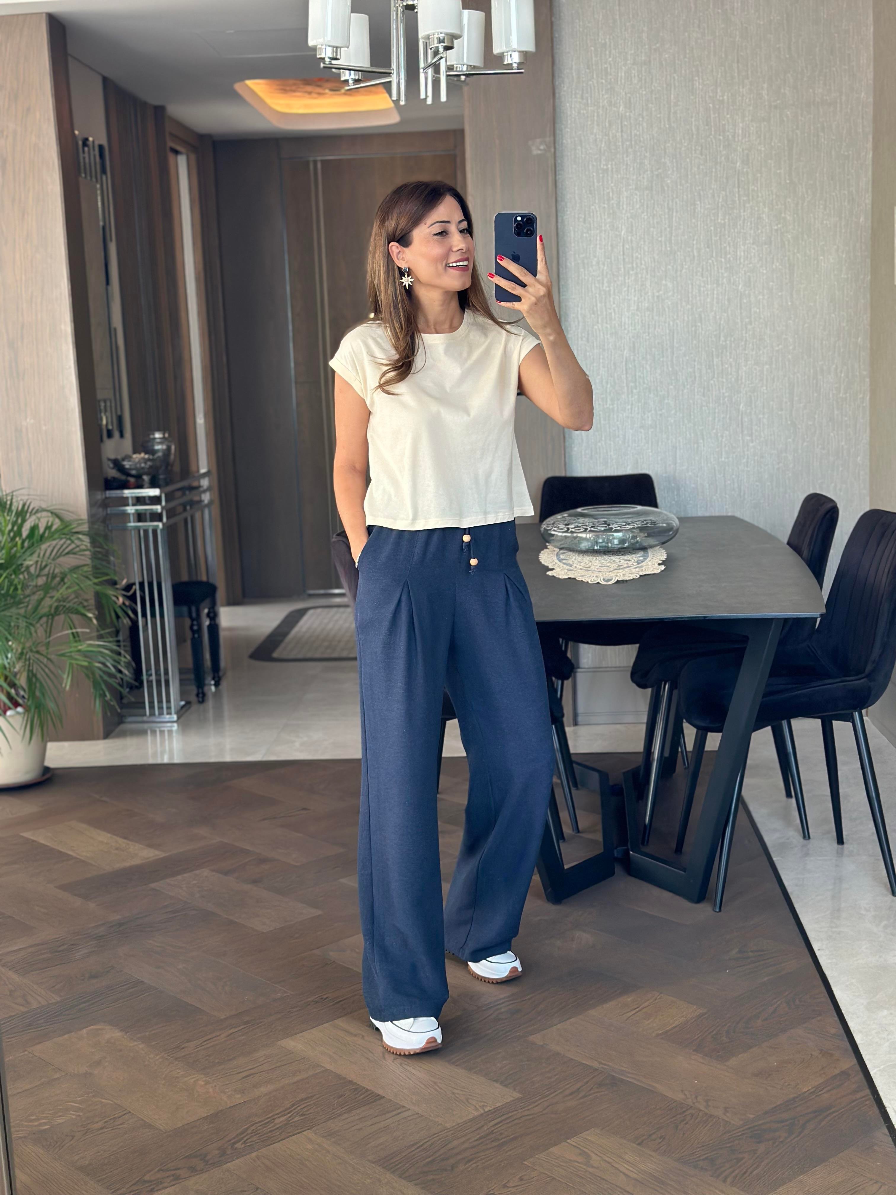 Krem Bisiklet Yaka Basic Top Kadın Crop T-Shirt