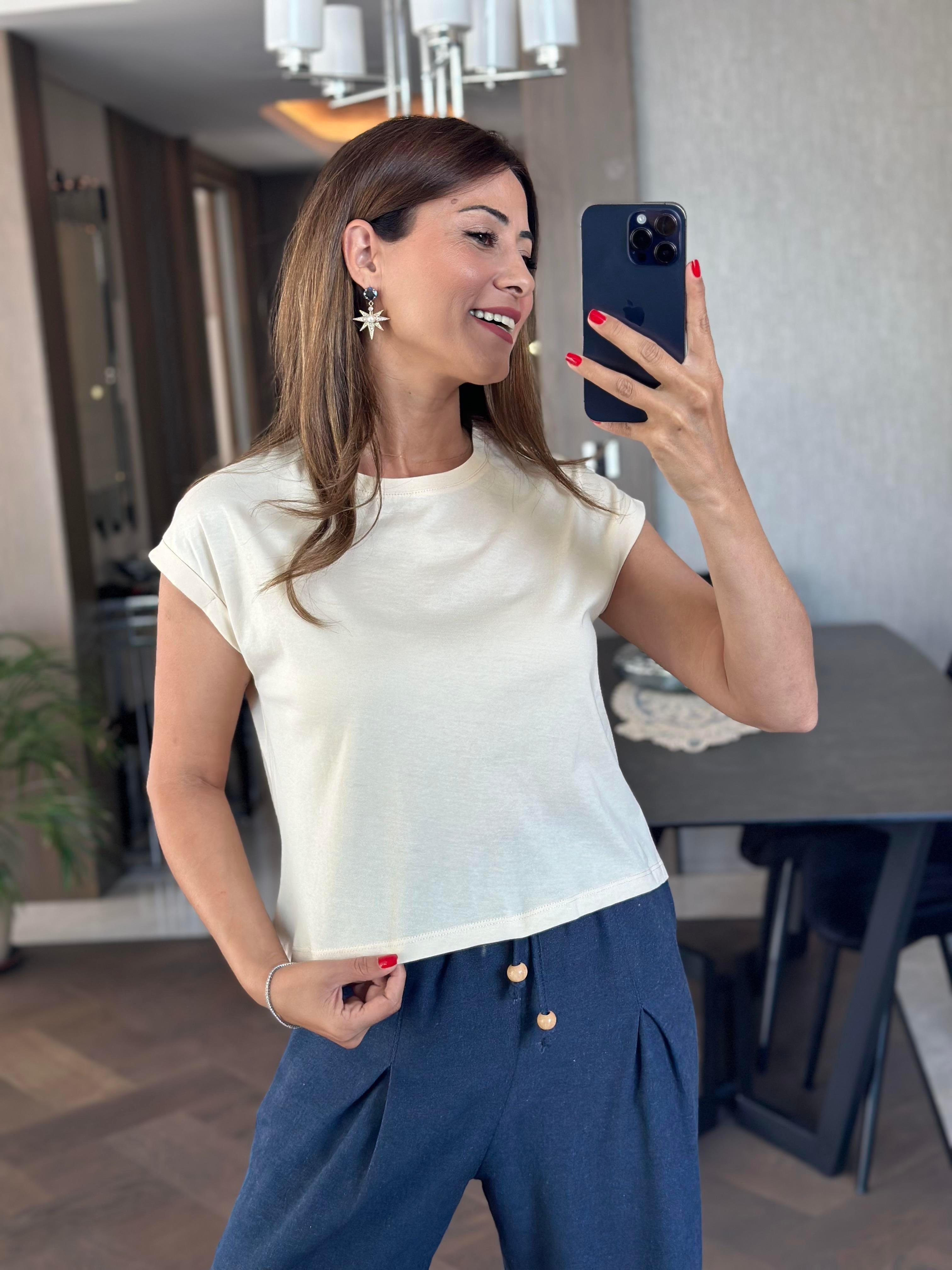 Krem Bisiklet Yaka Basic Top Kadın Crop T-Shirt