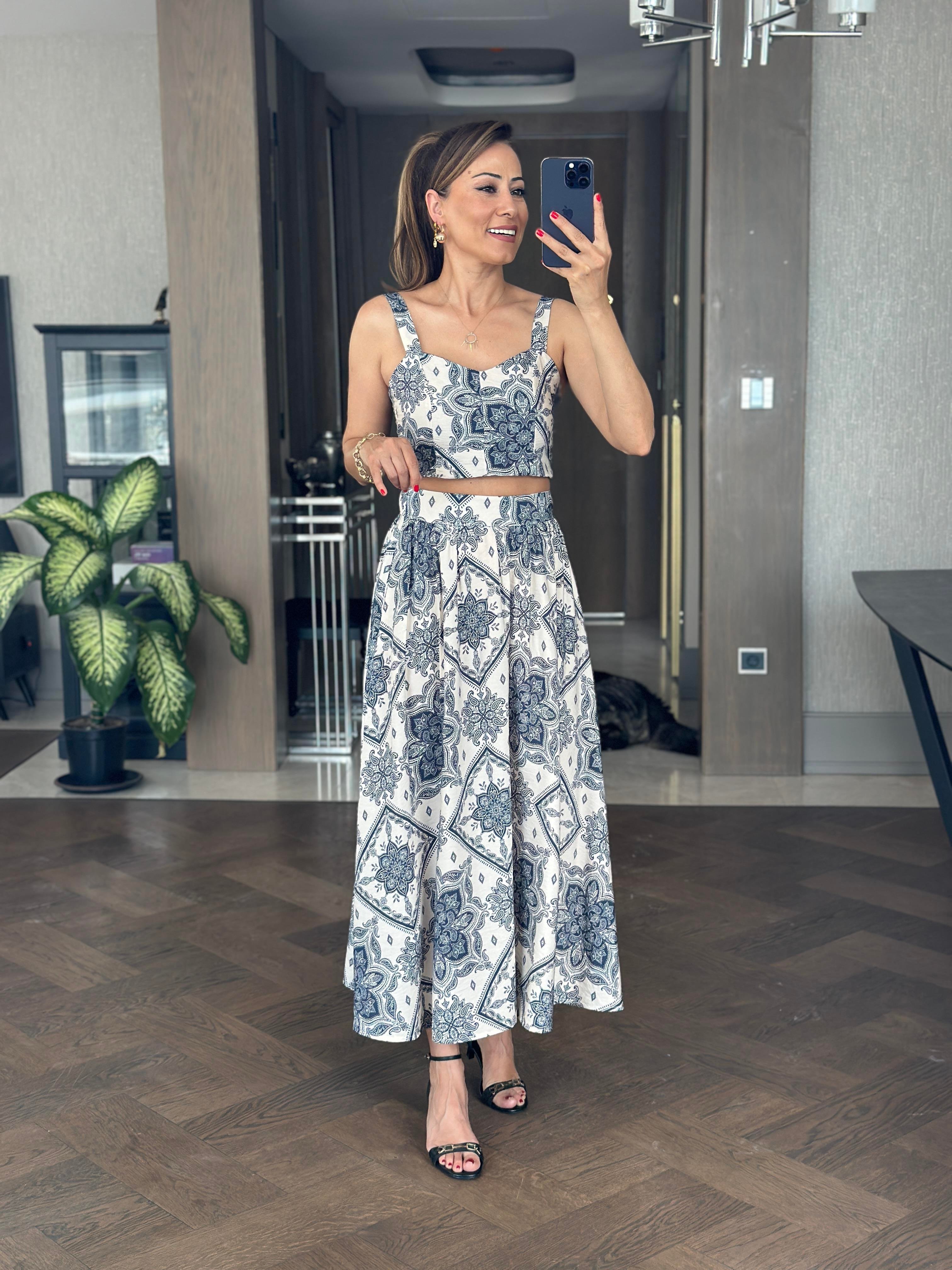 Lacivert Beyaz Desenli Arkası Gipeli Crop Bluz Etek Kadın Takım