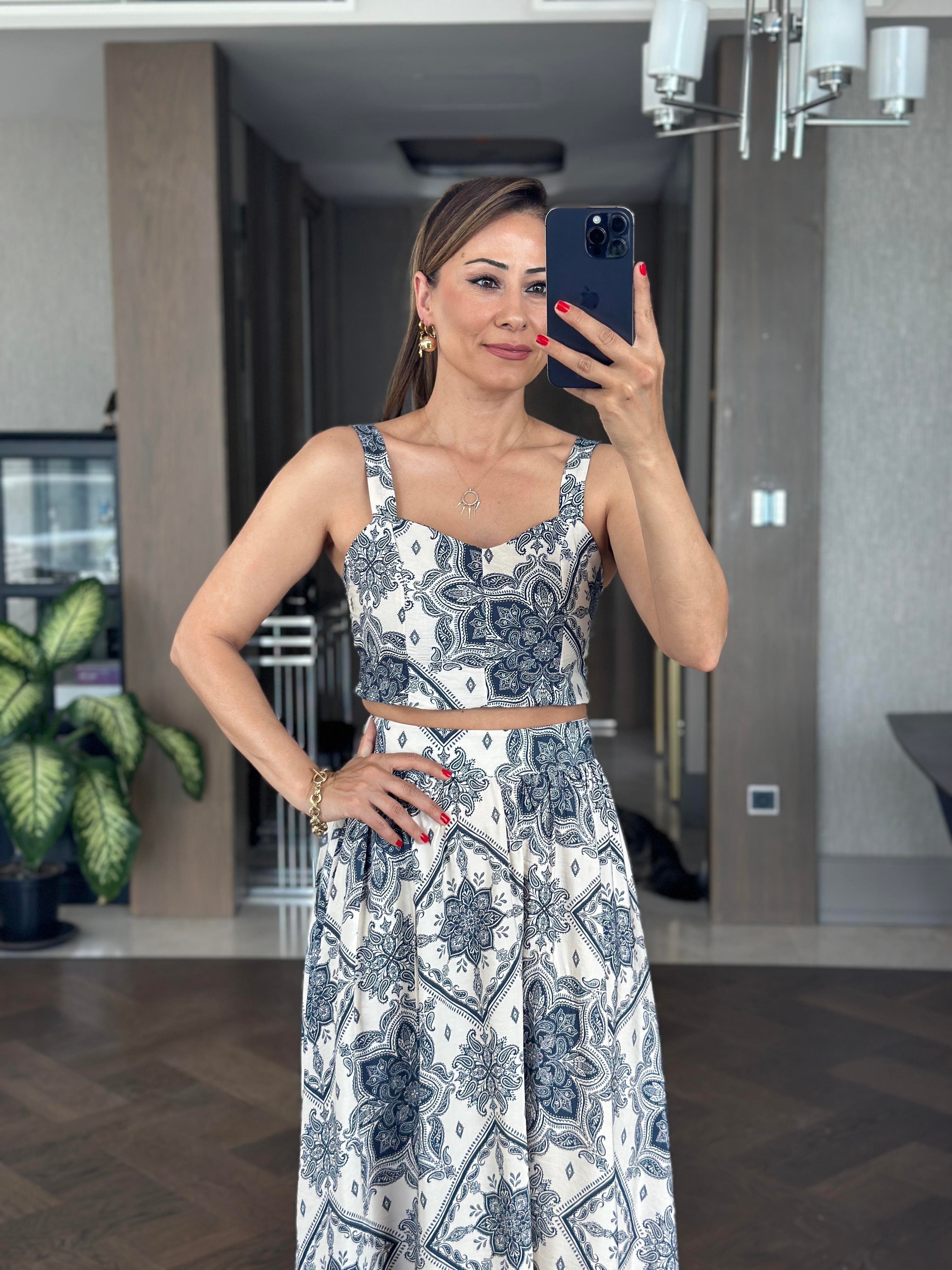 Lacivert Beyaz Desenli Arkası Gipeli Crop Bluz Etek Kadın Takım