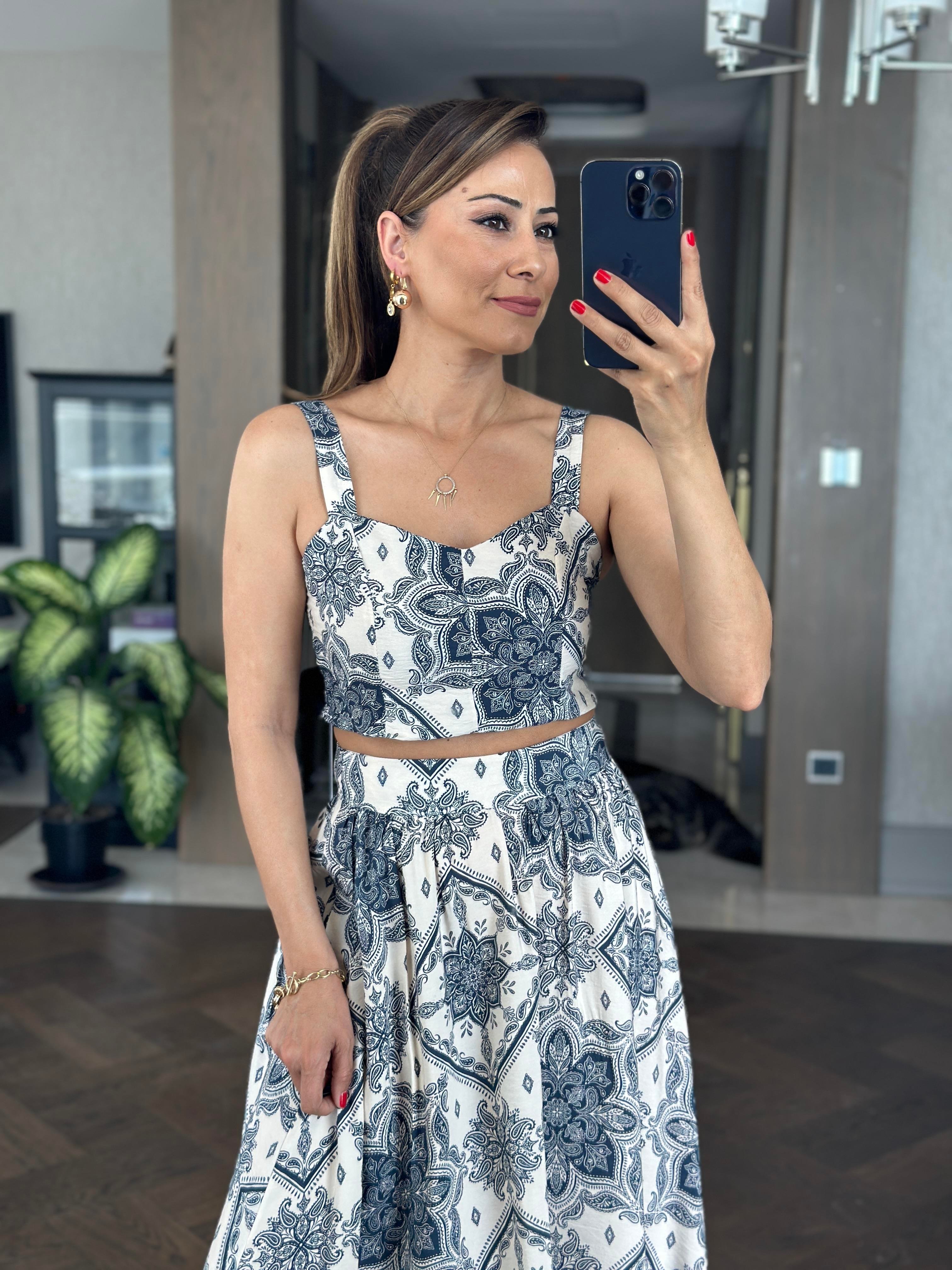 Lacivert Beyaz Desenli Arkası Gipeli Crop Bluz Etek Kadın Takım