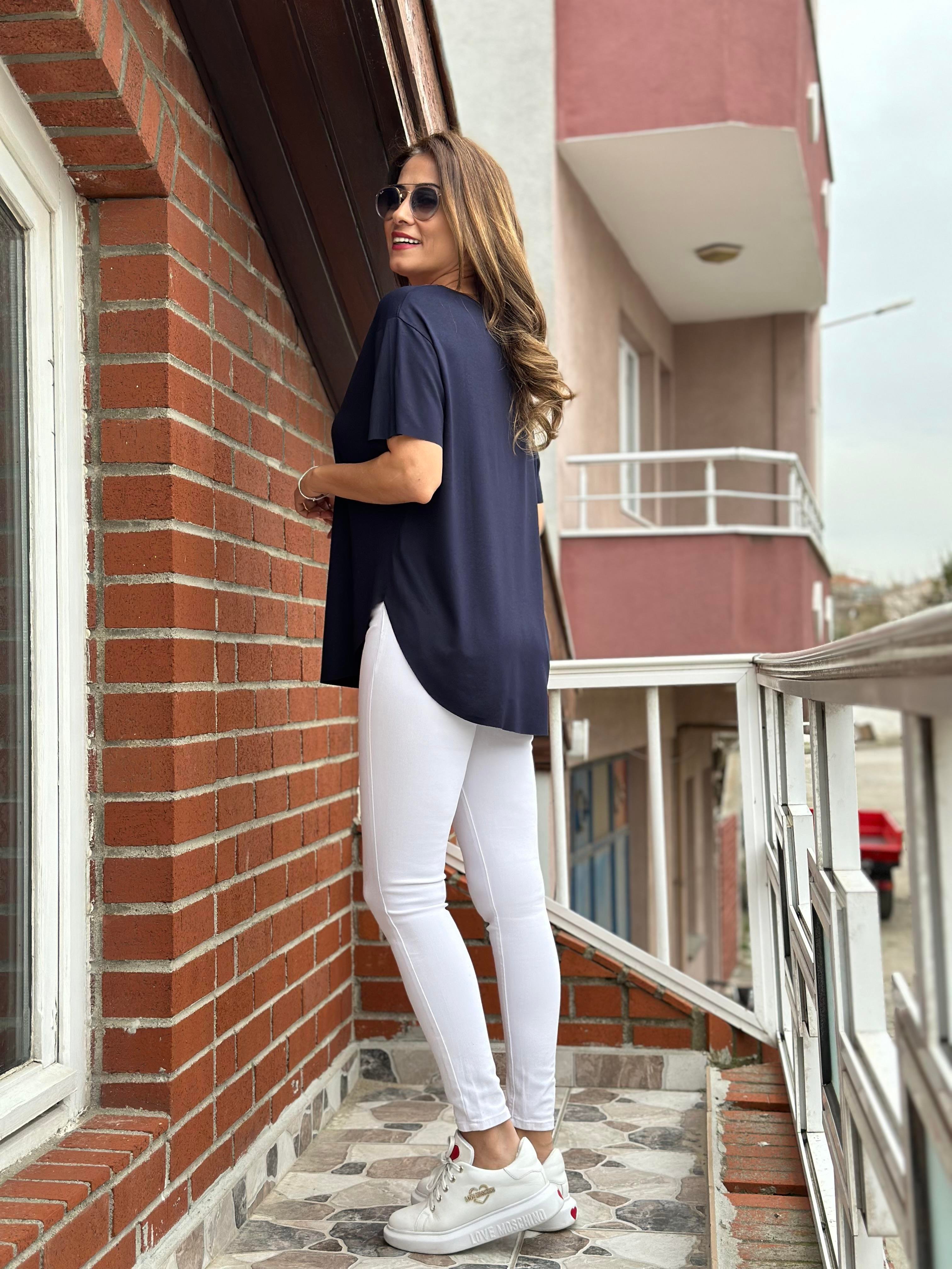 Lacivert Bisiklet Yaka  Kolu Ve Eteği Lazer Kesim Kadın T-Shirt