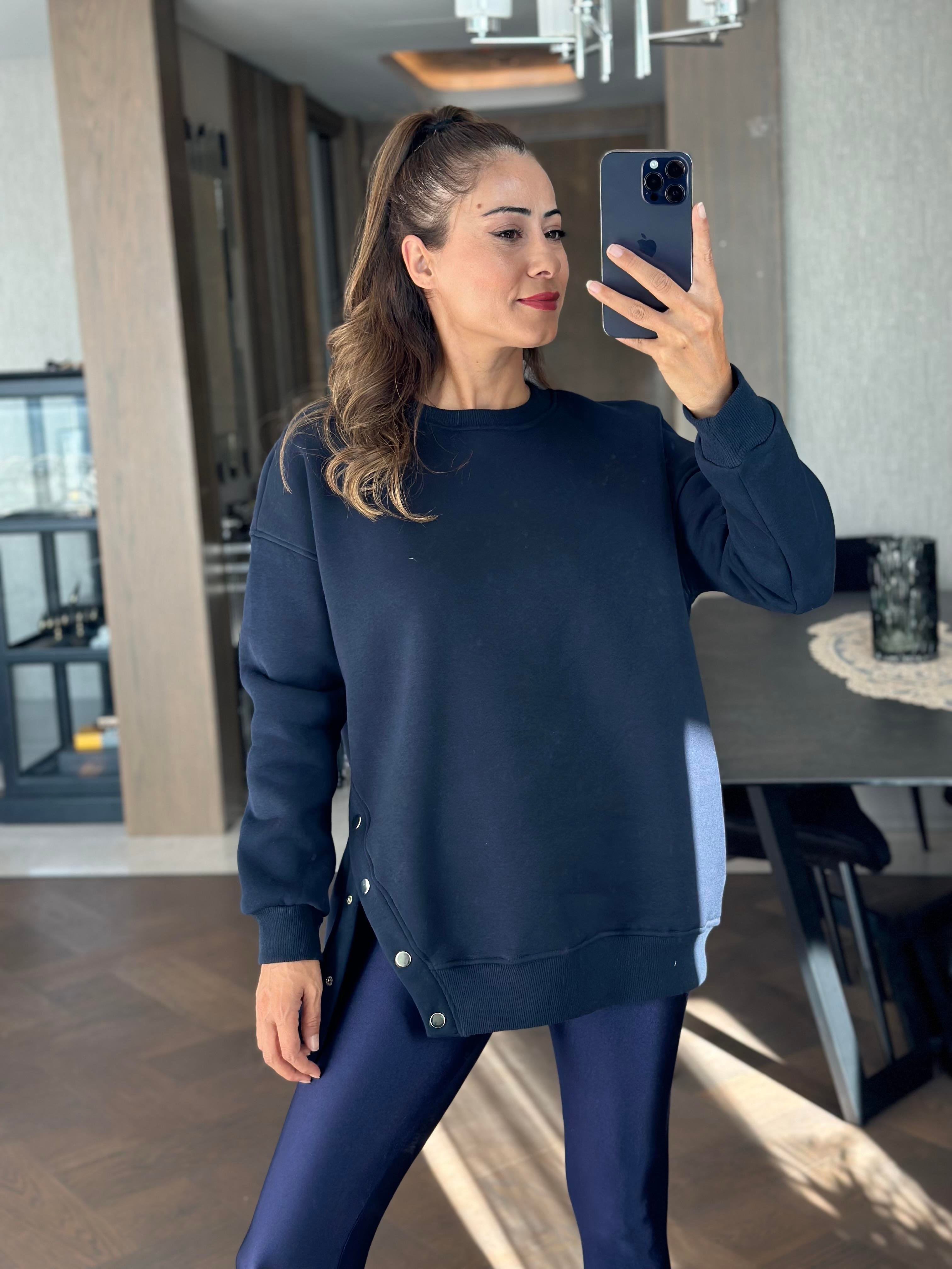 Lacivert Bisiklet Yaka Tek Yanı Çıçıtlı Kadın Sweatshirt