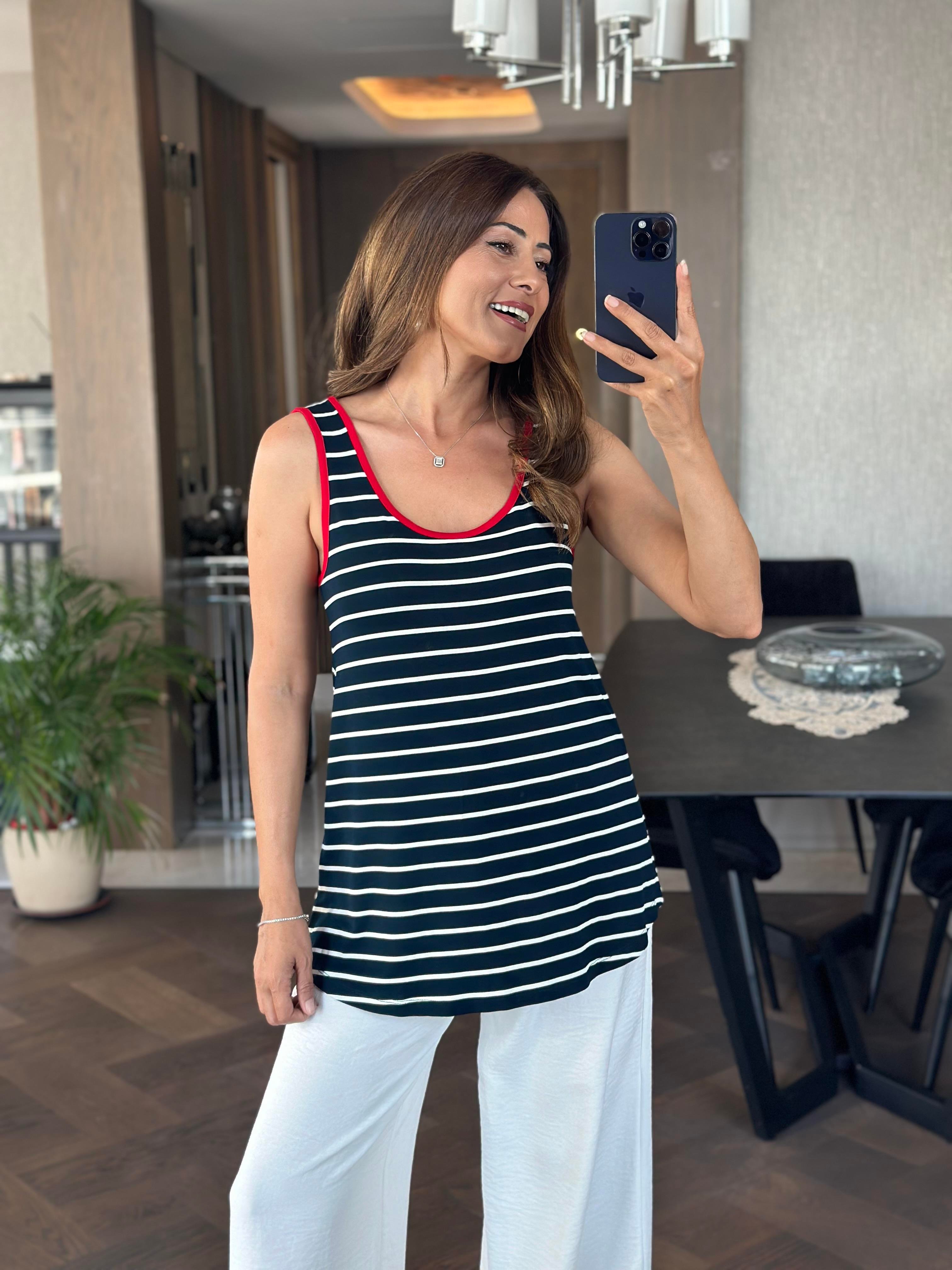Lacivert Çizgili Kırmızı Biyeli Askılı Eteği Oval Oversize Kadın Bluz