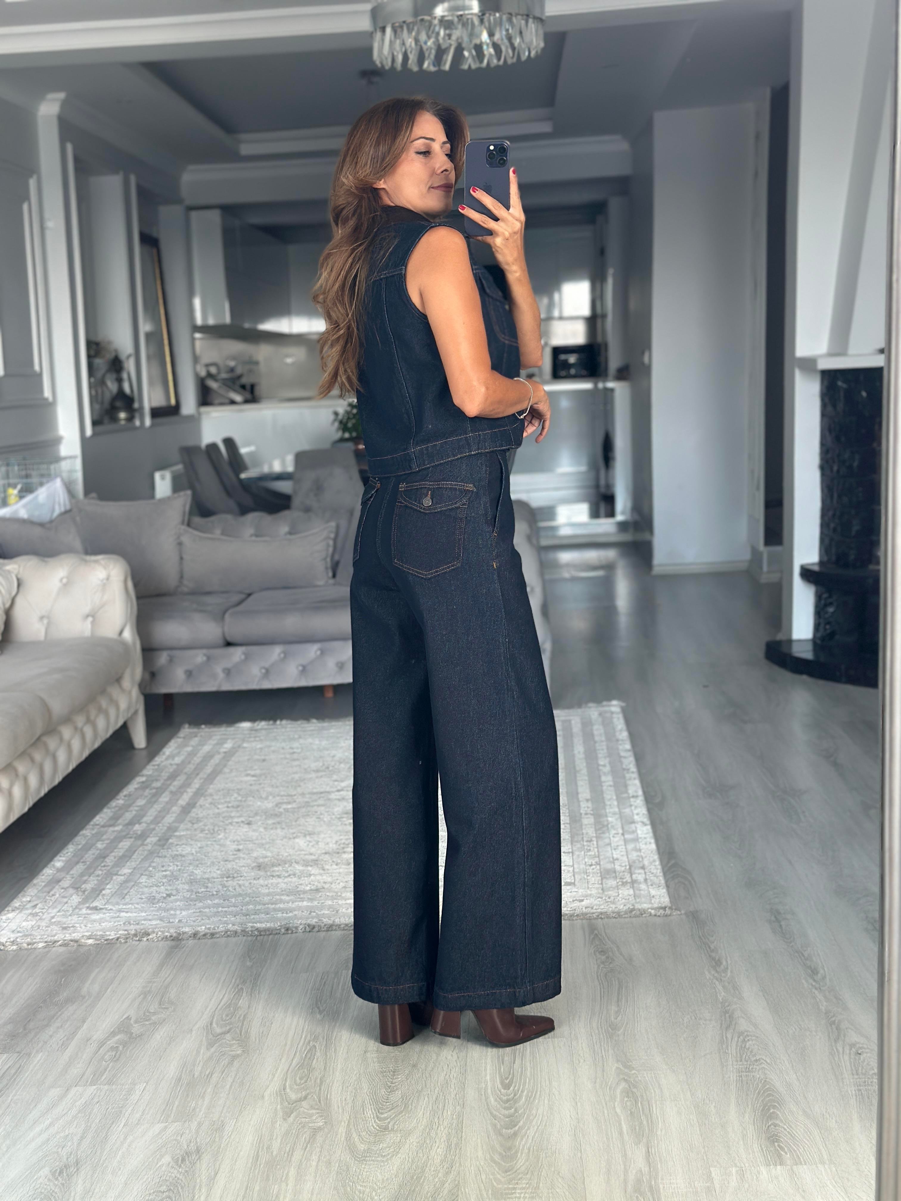 Lacivert Kemeri Düğme Detay Arka Cebi Kapaklı Relaxed Kadın Jean Pantolon