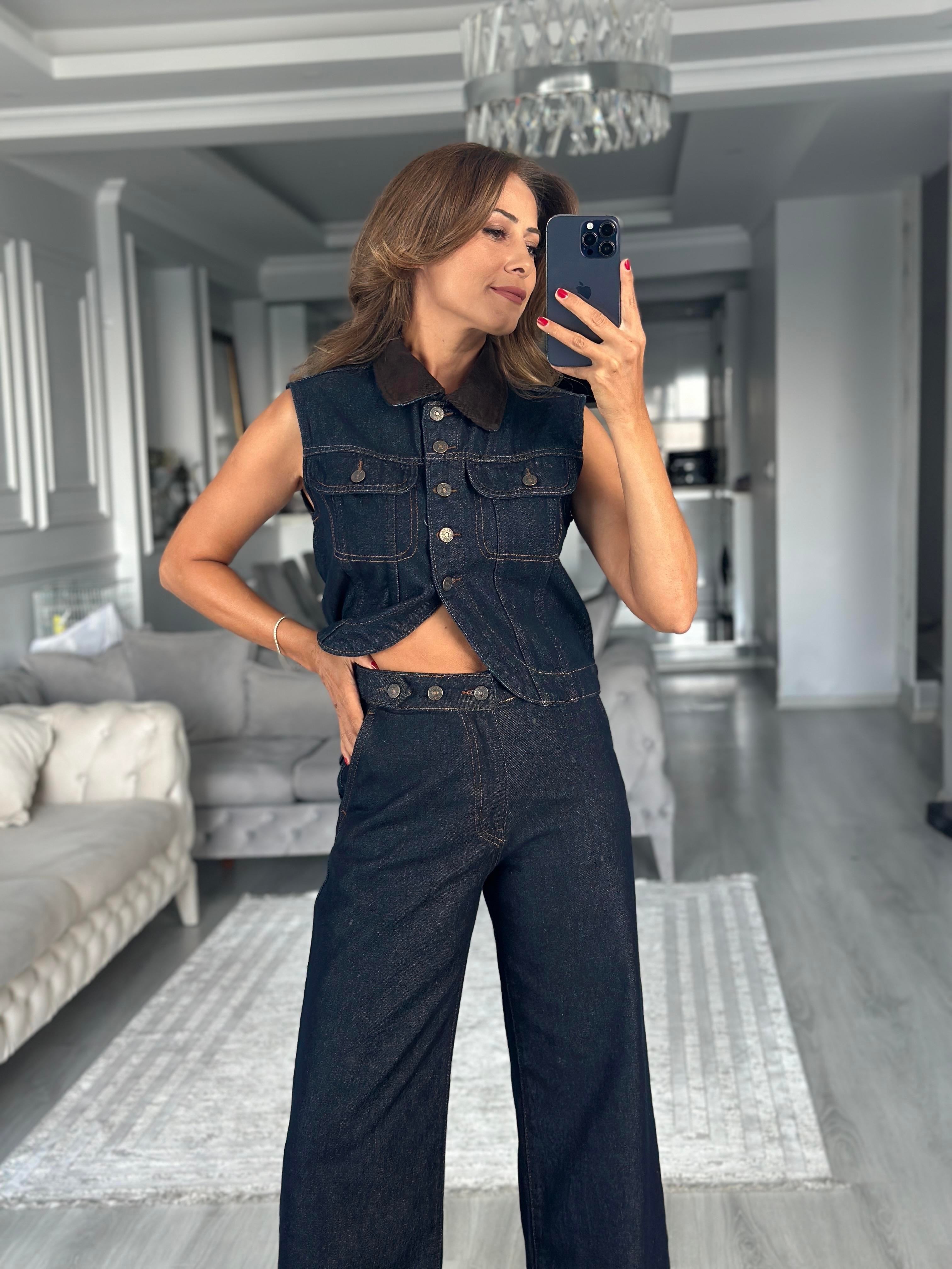 Lacivert Kemeri Düğme Detay Arka Cebi Kapaklı Relaxed Kadın Jean Pantolon