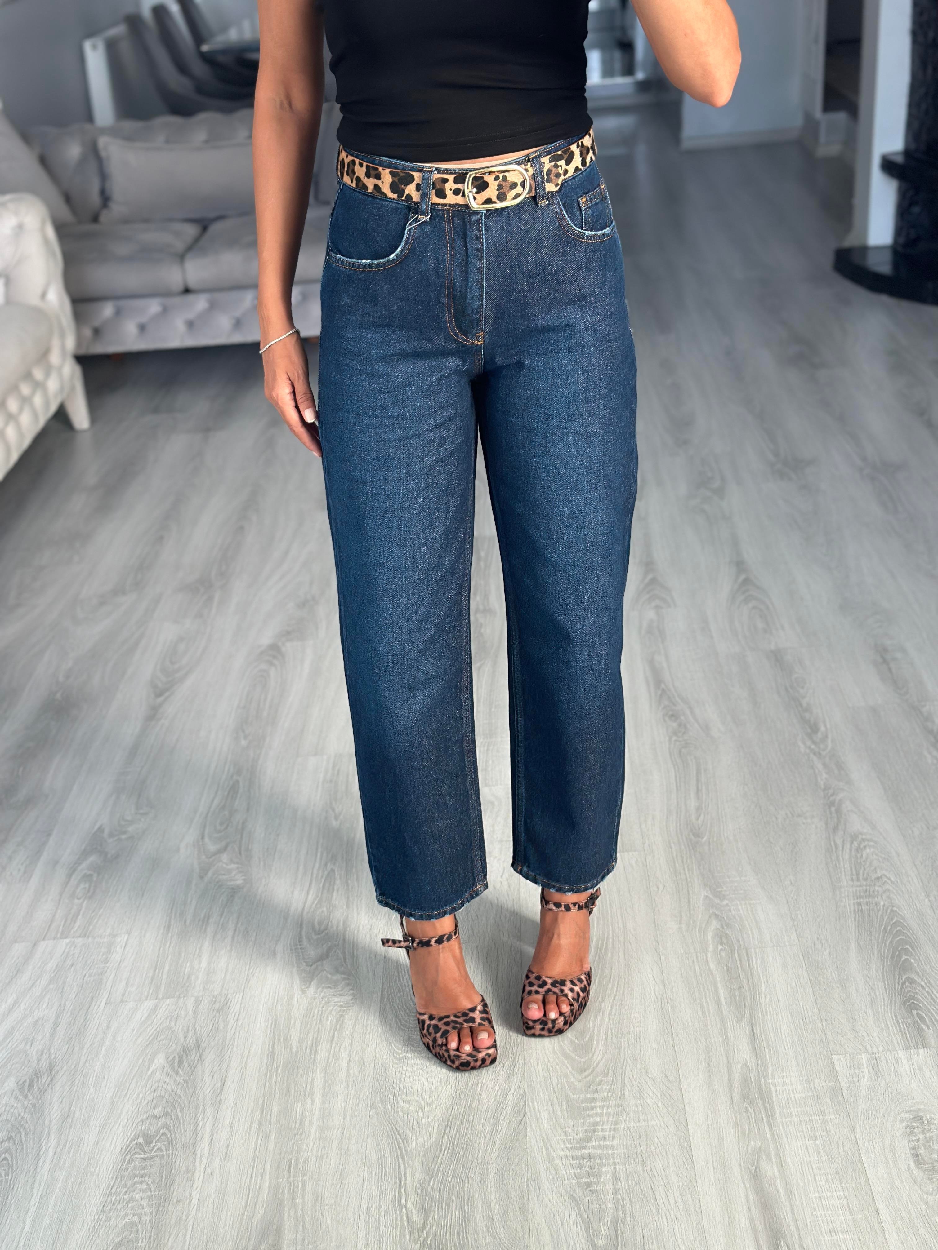 Lacivert Leopar Kemerli Paça Yıpratmalı Kadın Mom Jean Pantolon
