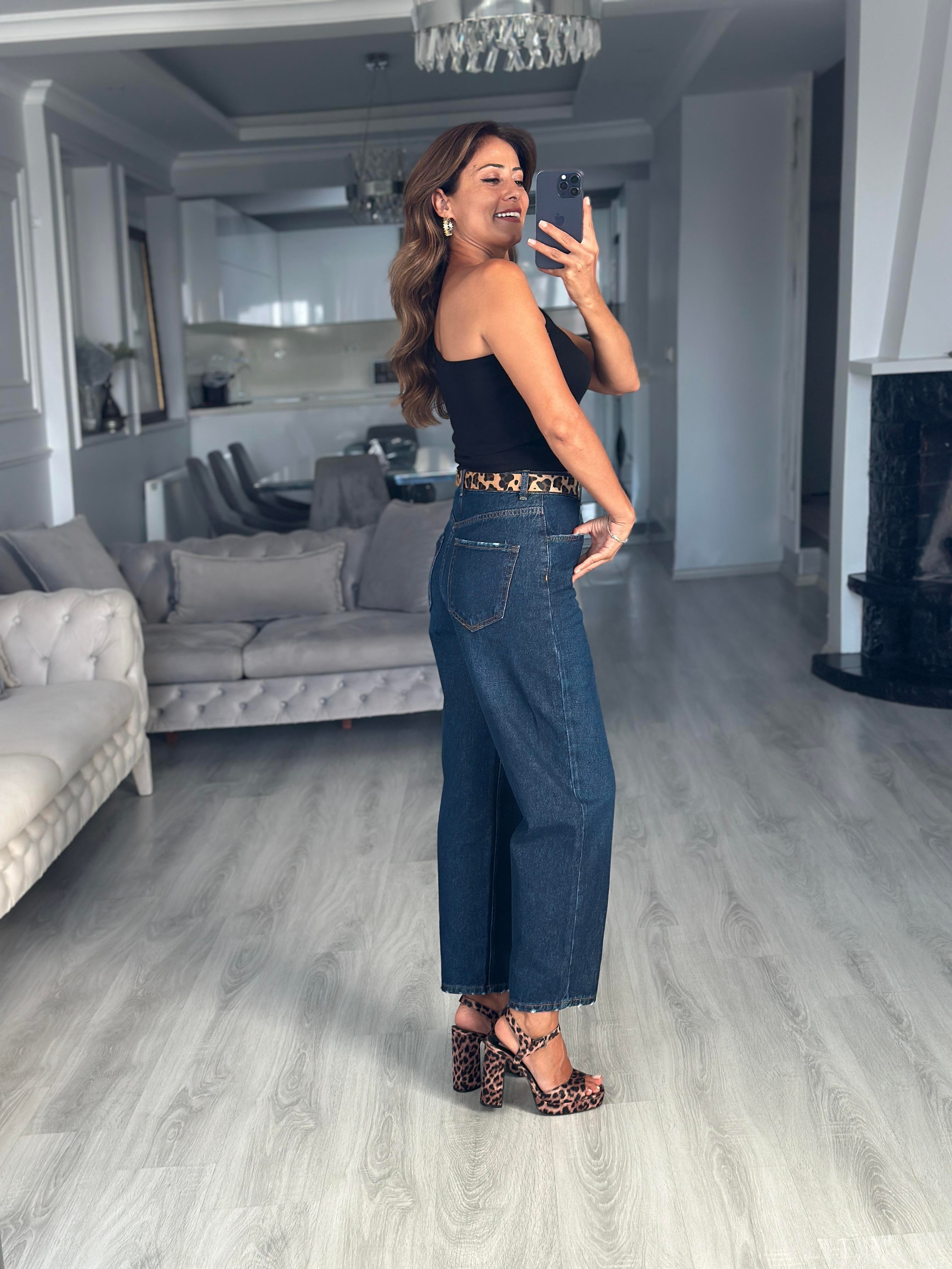 Lacivert Leopar Kemerli Paça Yıpratmalı Kadın Mom Jean Pantolon