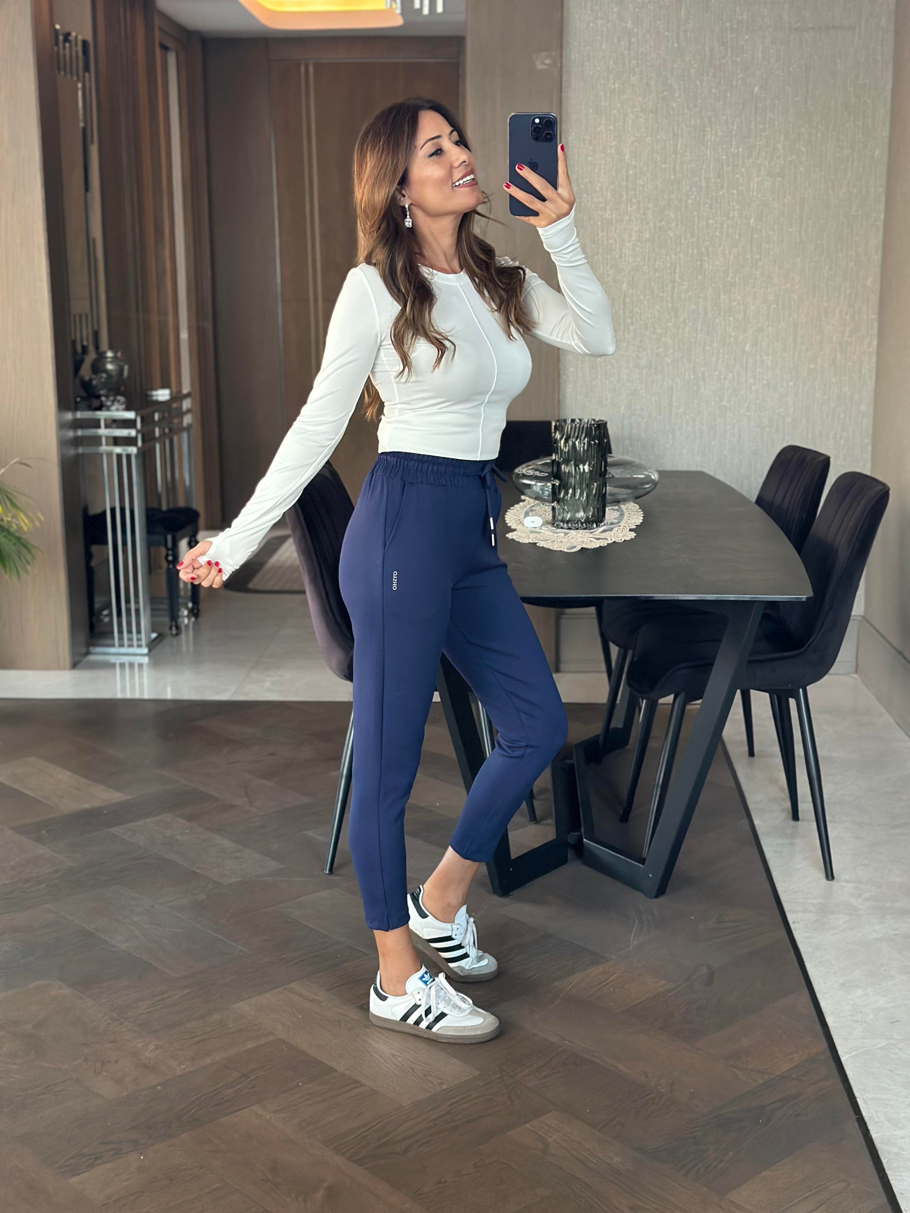 Lacivert Oysh Paçaları Minik Yırtmaçlı Cepli Kadın Eşofman Altı