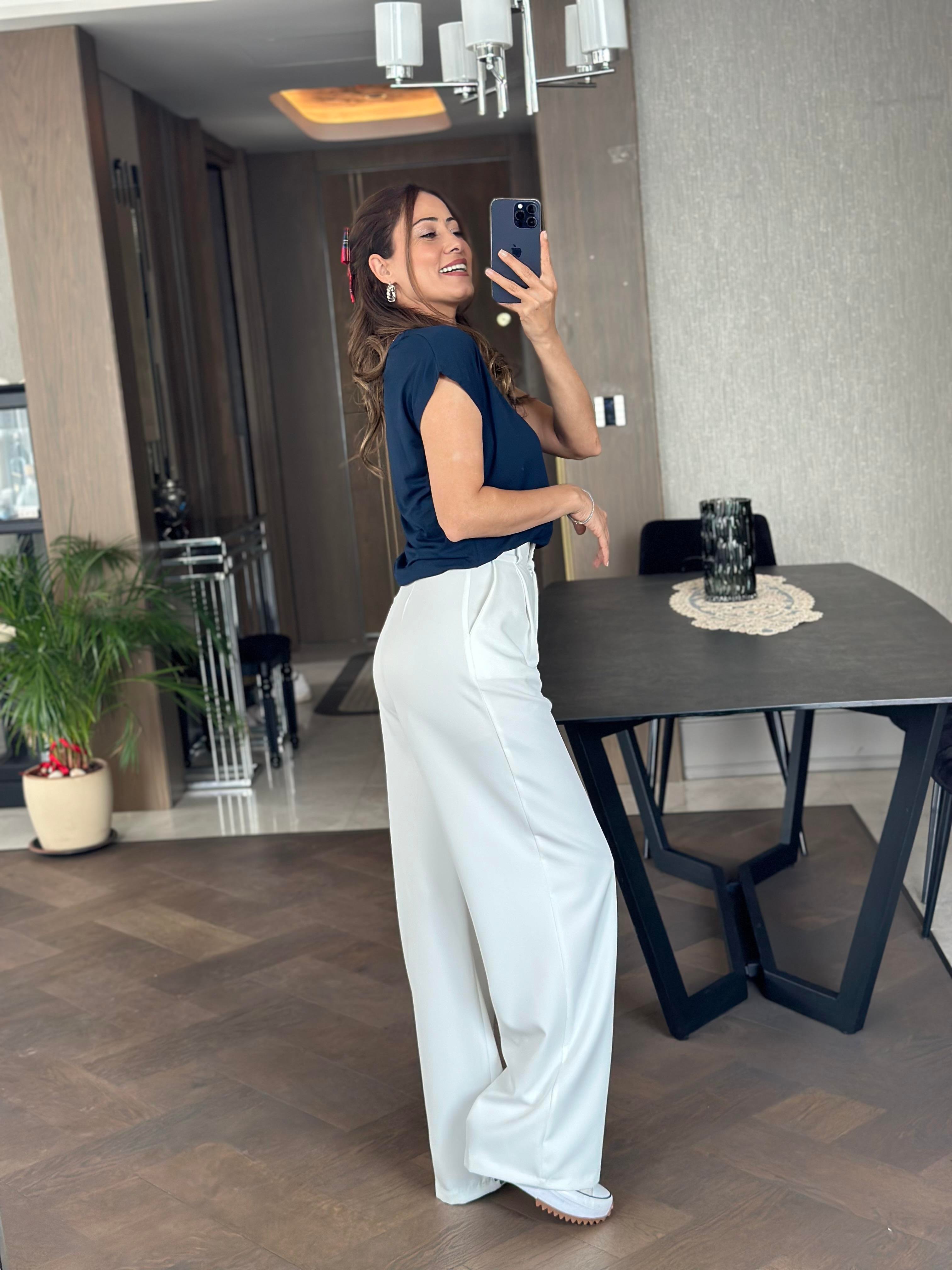 Lacivert V Yaka Kısa Yarasa Kol Basic Kadın T-Shirt