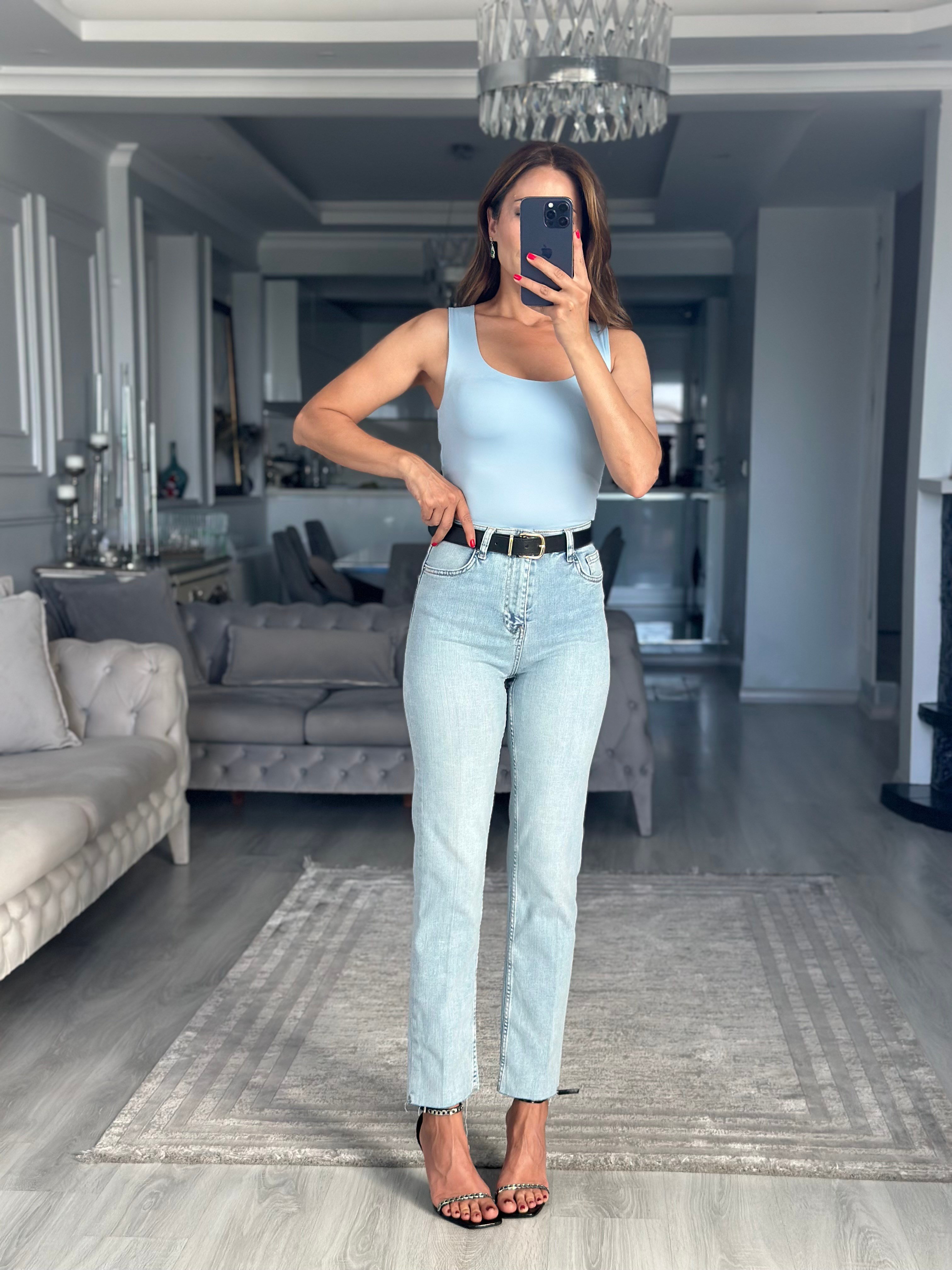 Light Blue Kemerli Straight Cut Kadın Jean Pantolon
