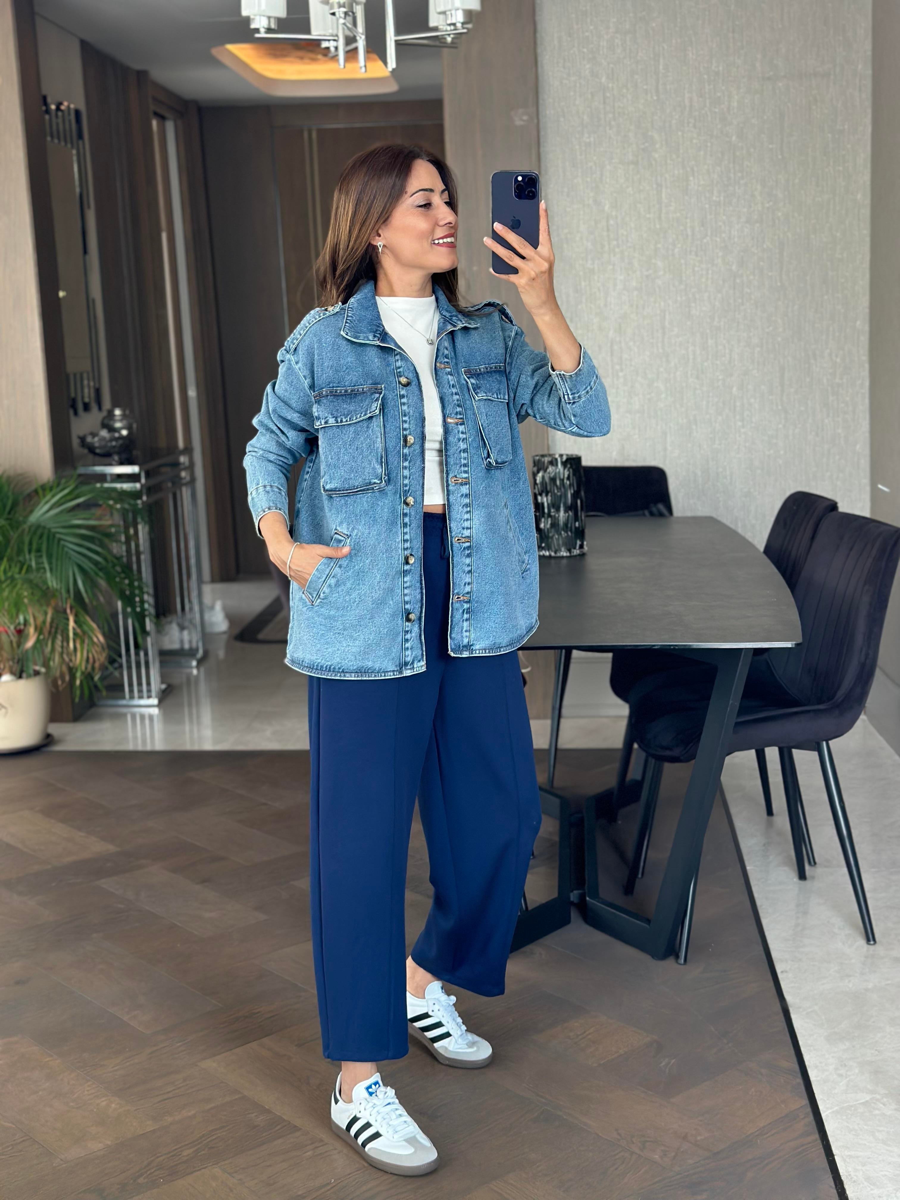 Mavi Düğmeli Oversize Dört Cepli Kadın Kot Ceket