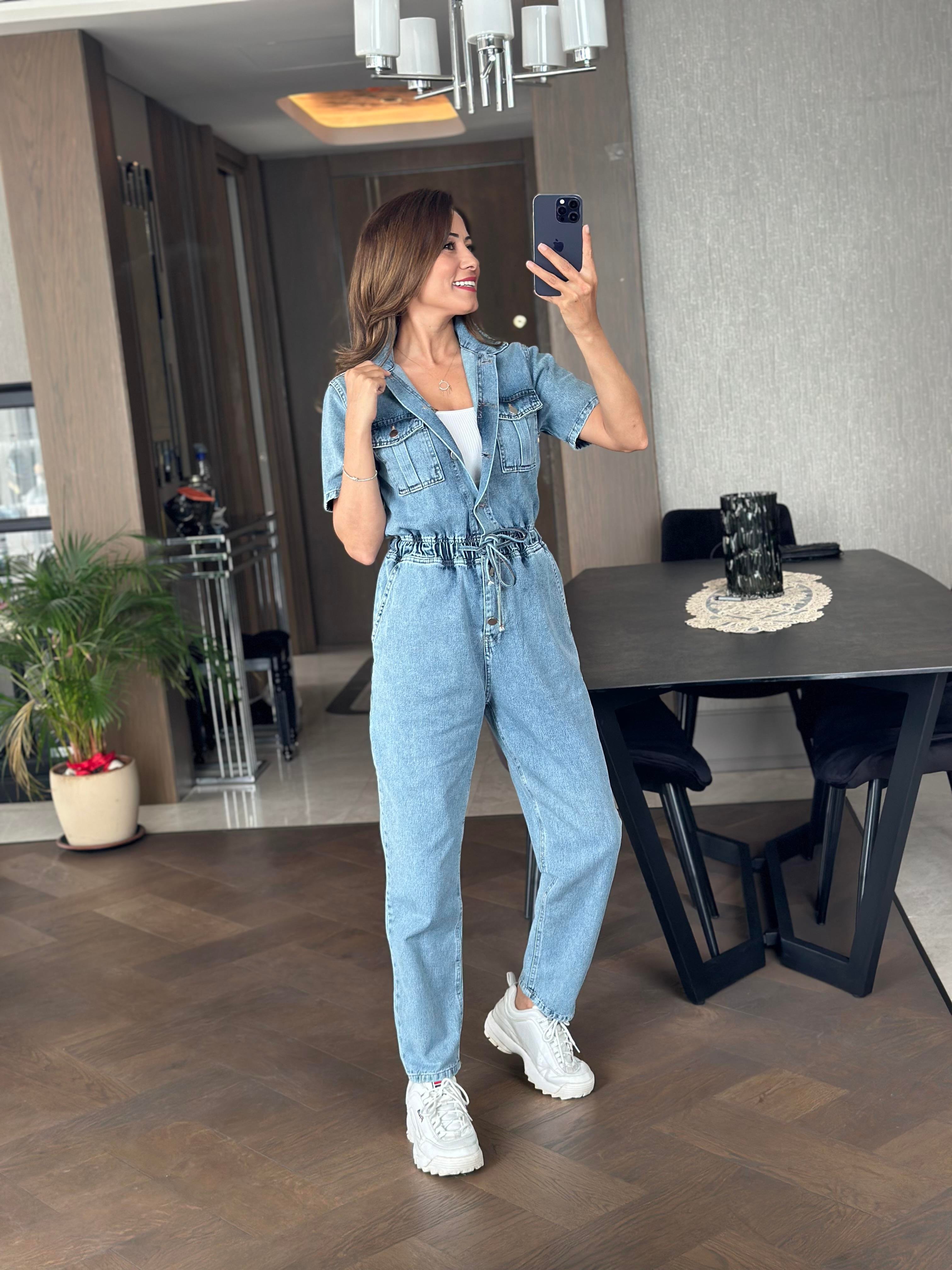 Mavi Kısa Kol Önü Metal Düğmeli Kadın Mom Jean Tulum