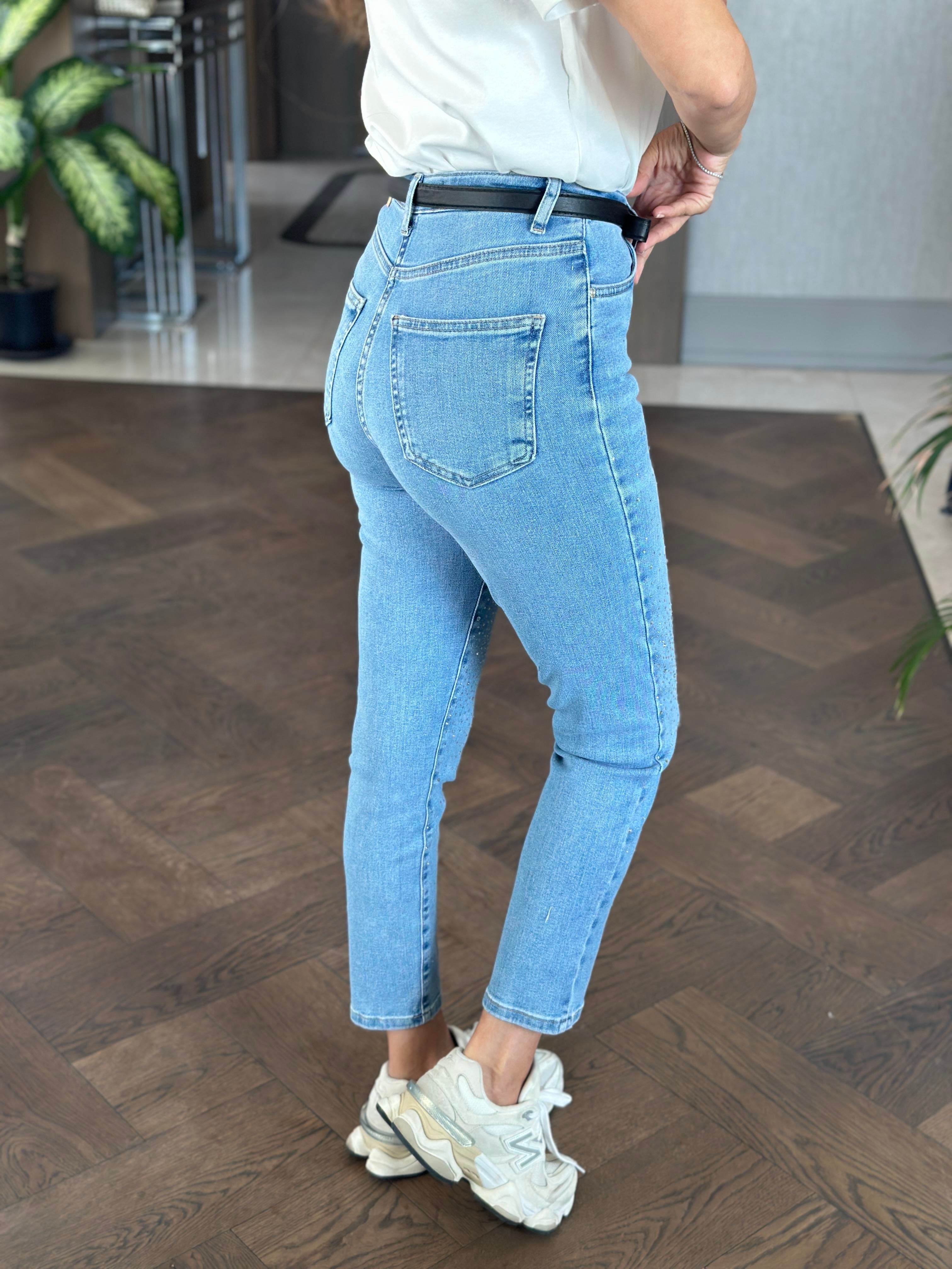 Mavi Taşlı Likralı Mom Fit Kadın Jean Pantolon