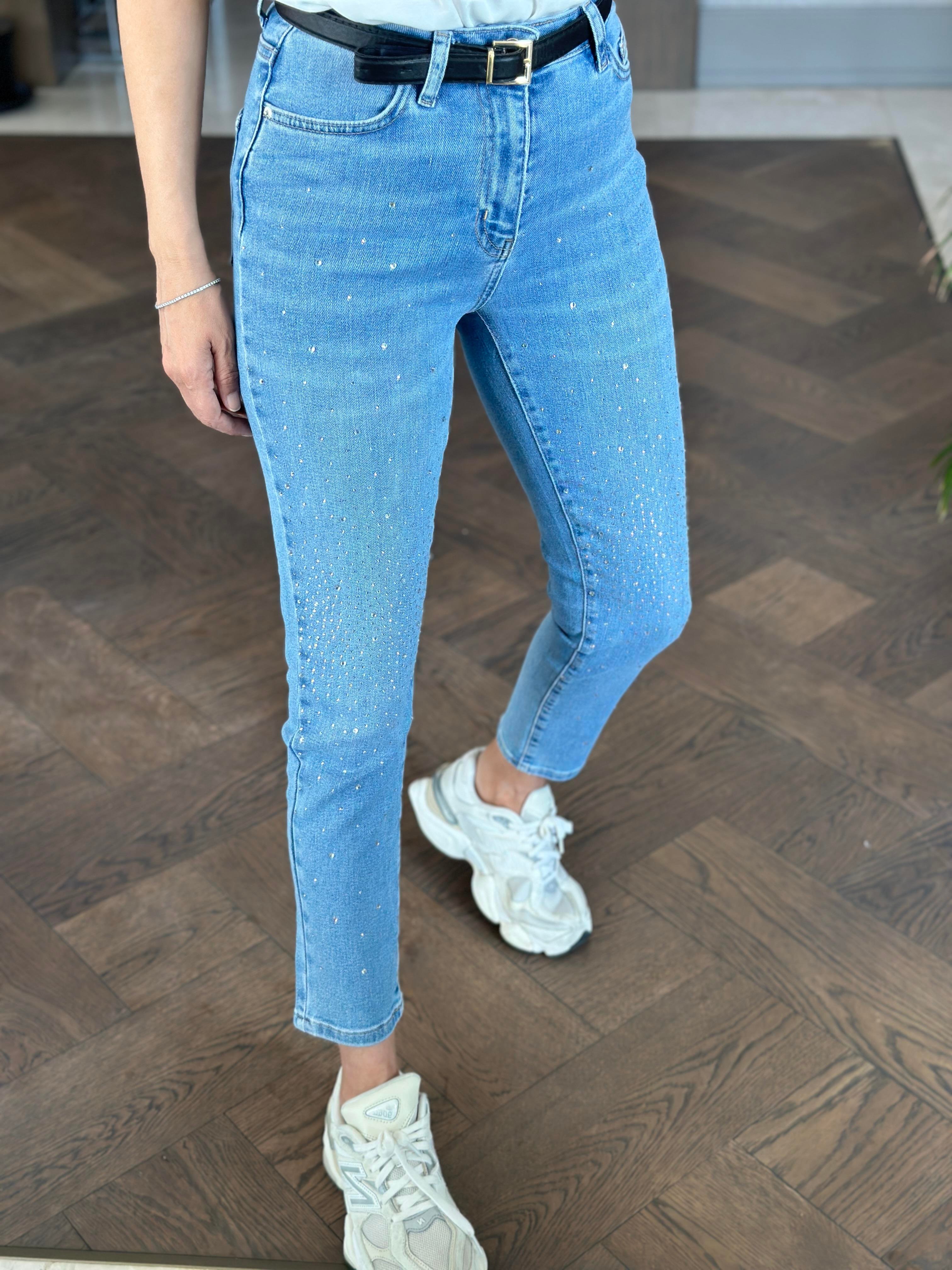 Mavi Taşlı Likralı Mom Fit Kadın Jean Pantolon