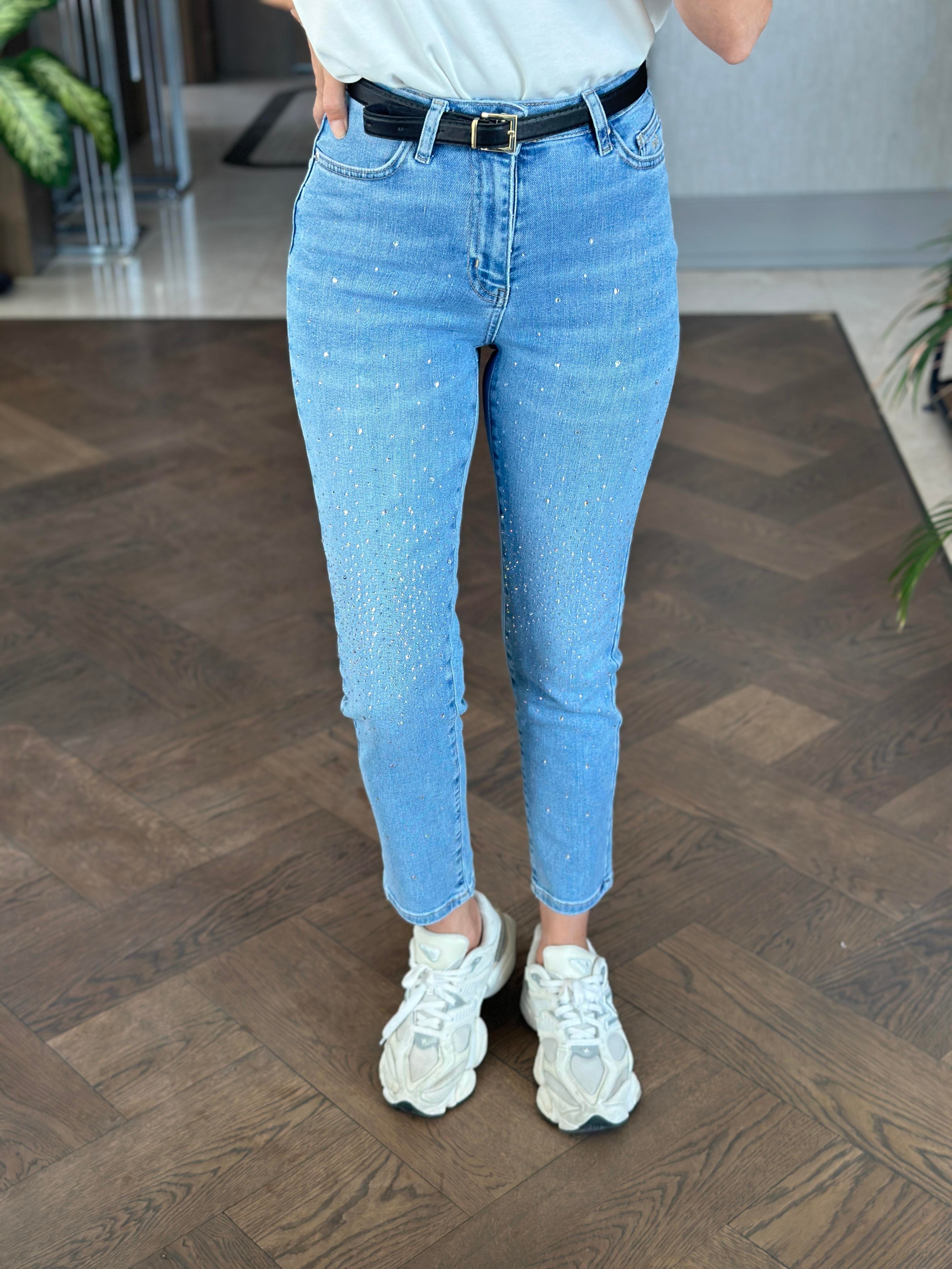 Mavi Taşlı Likralı Mom Fit Kadın Jean Pantolon