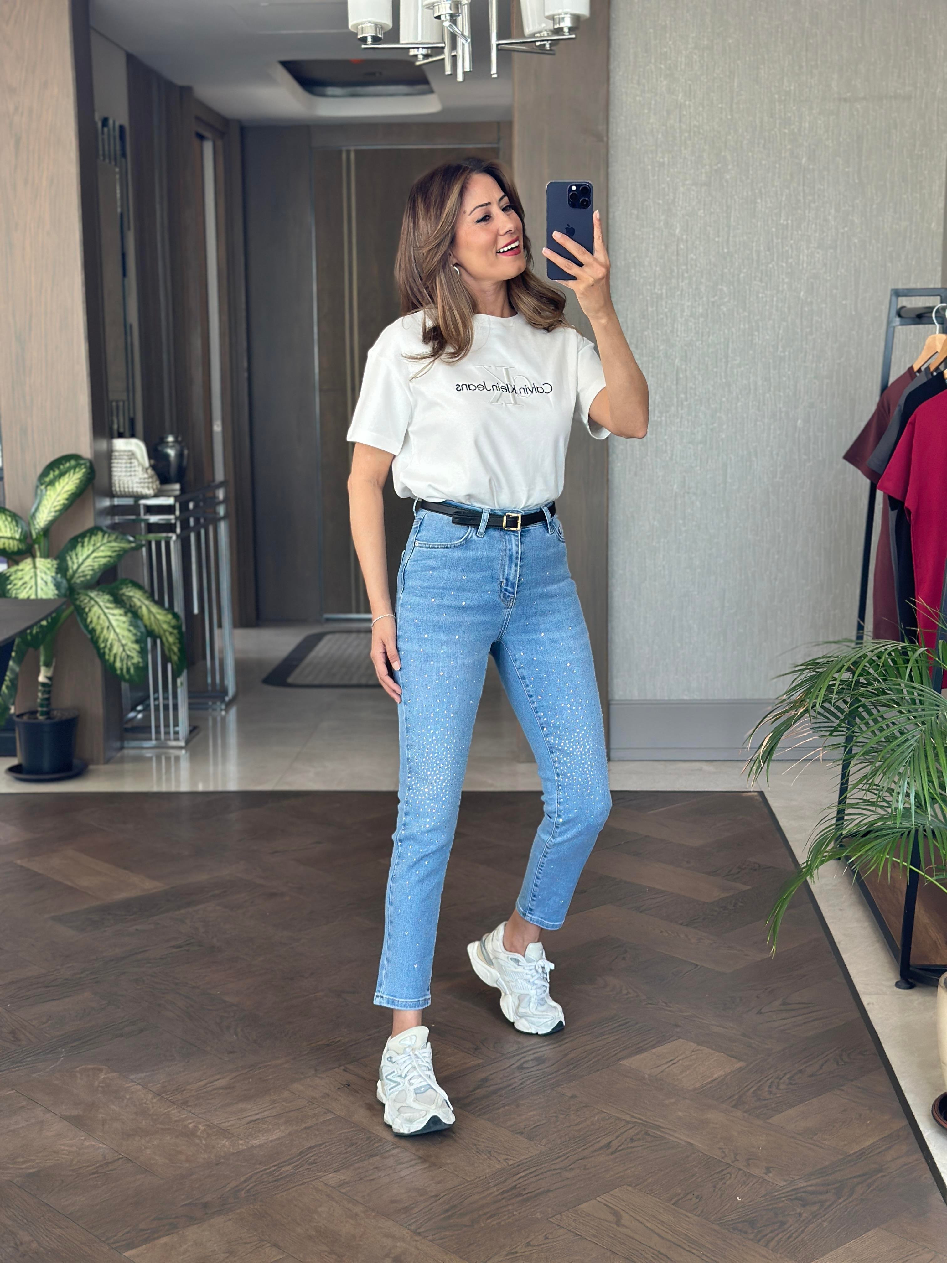 Mavi Taşlı Likralı Mom Fit Kadın Jean Pantolon