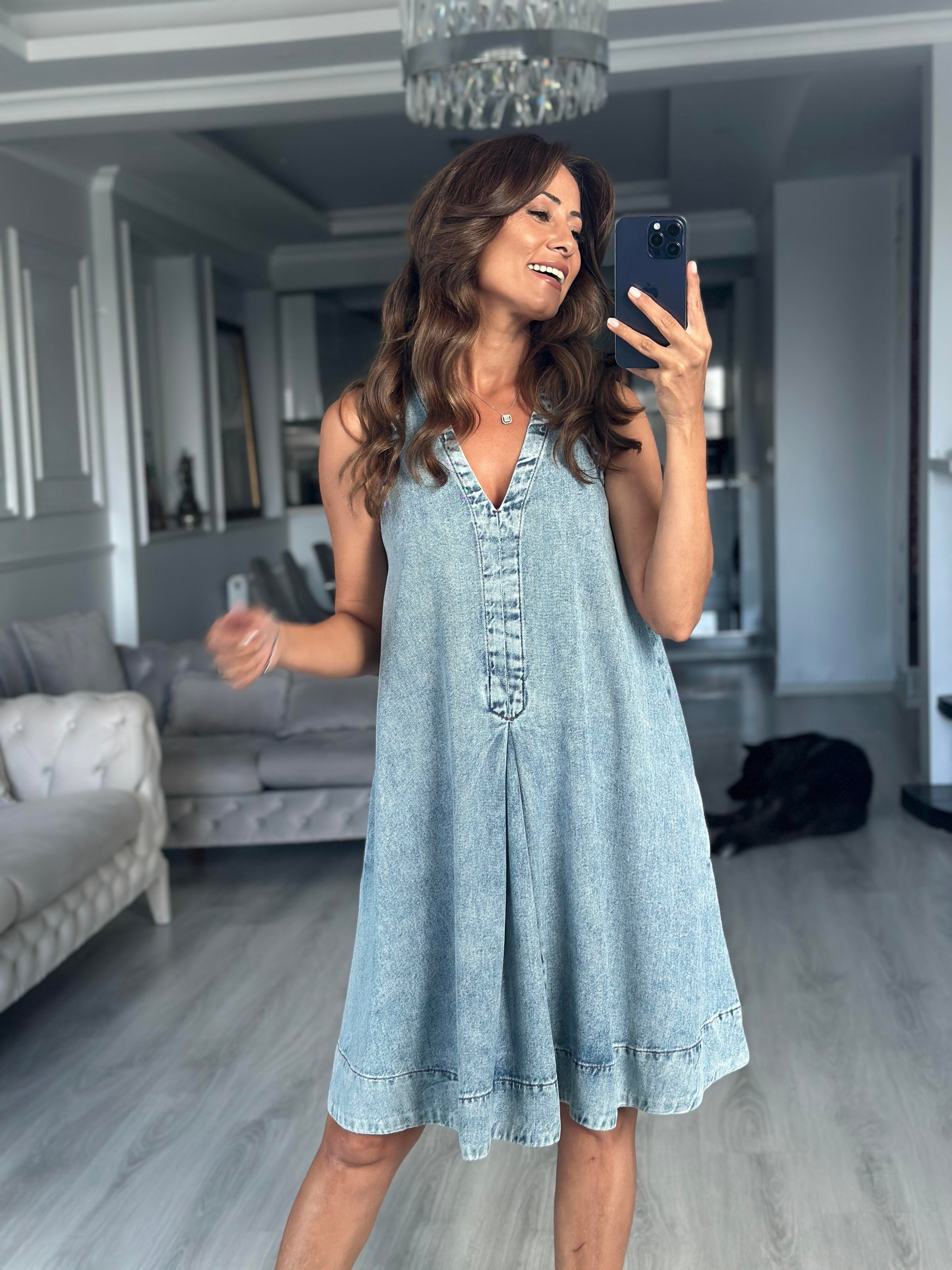 Mavi V Yaka Sıfır Kol Çan Midi Boy Kadın Kot Elbise