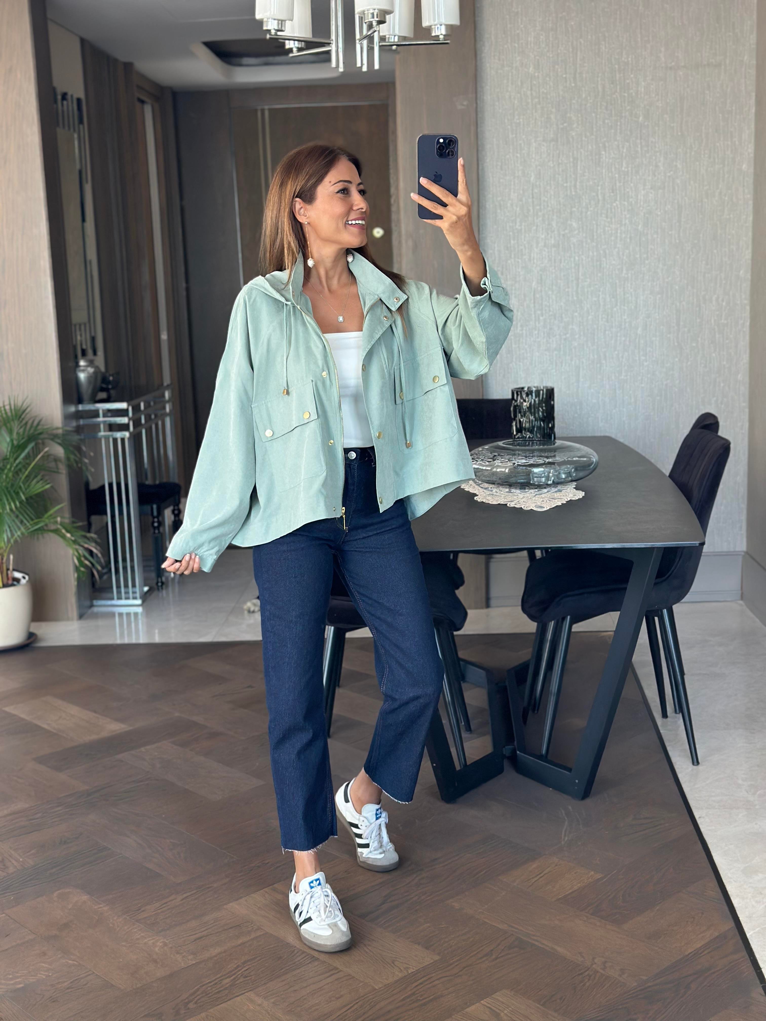 Mint Yeşili Kapüşonlu Cepleri Ve Önü Çıtçıtlı Oversize Kadın Trençkot