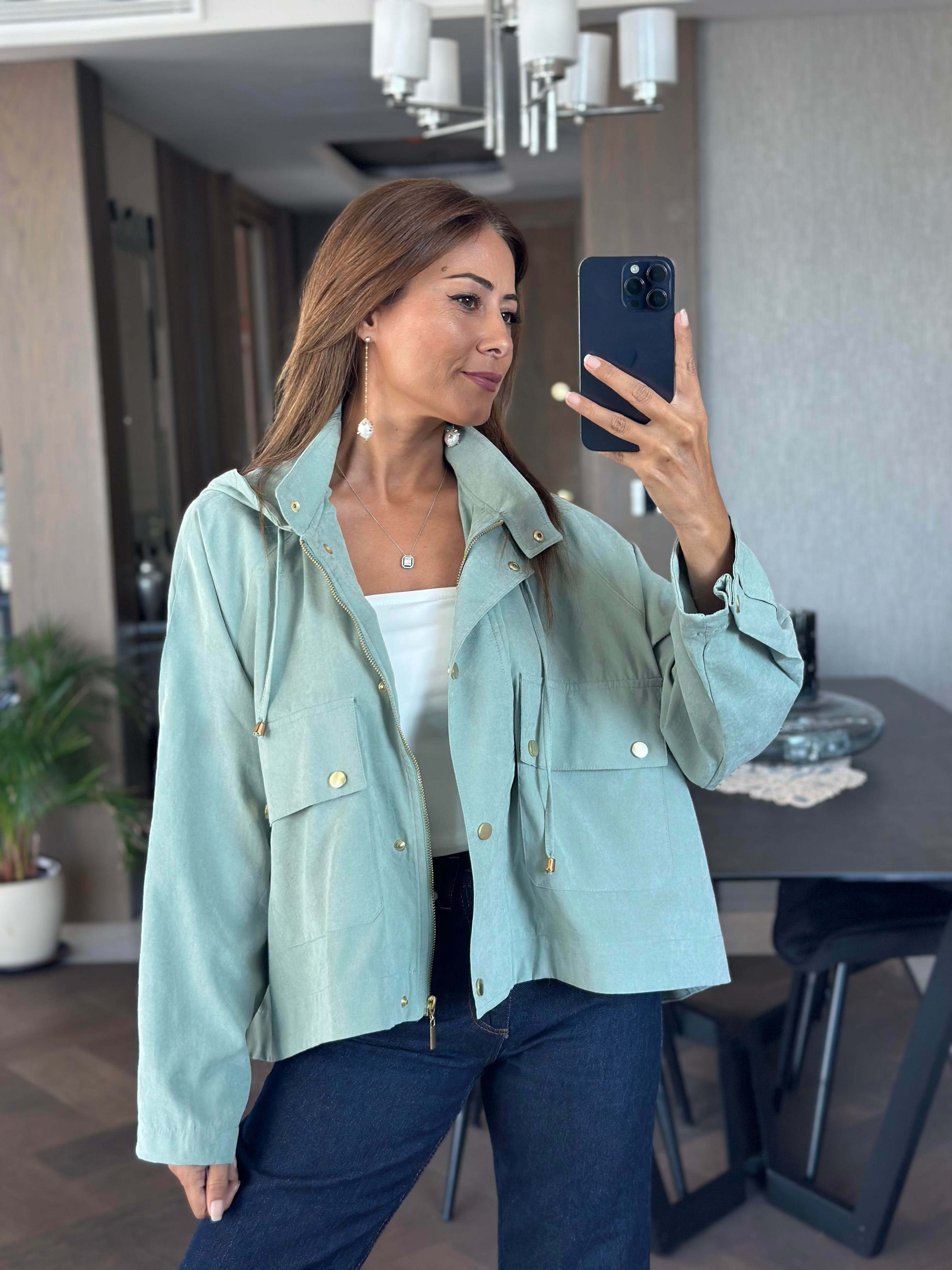 Mint Yeşili Kapüşonlu Cepleri Ve Önü Çıtçıtlı Oversize Kadın Trençkot
