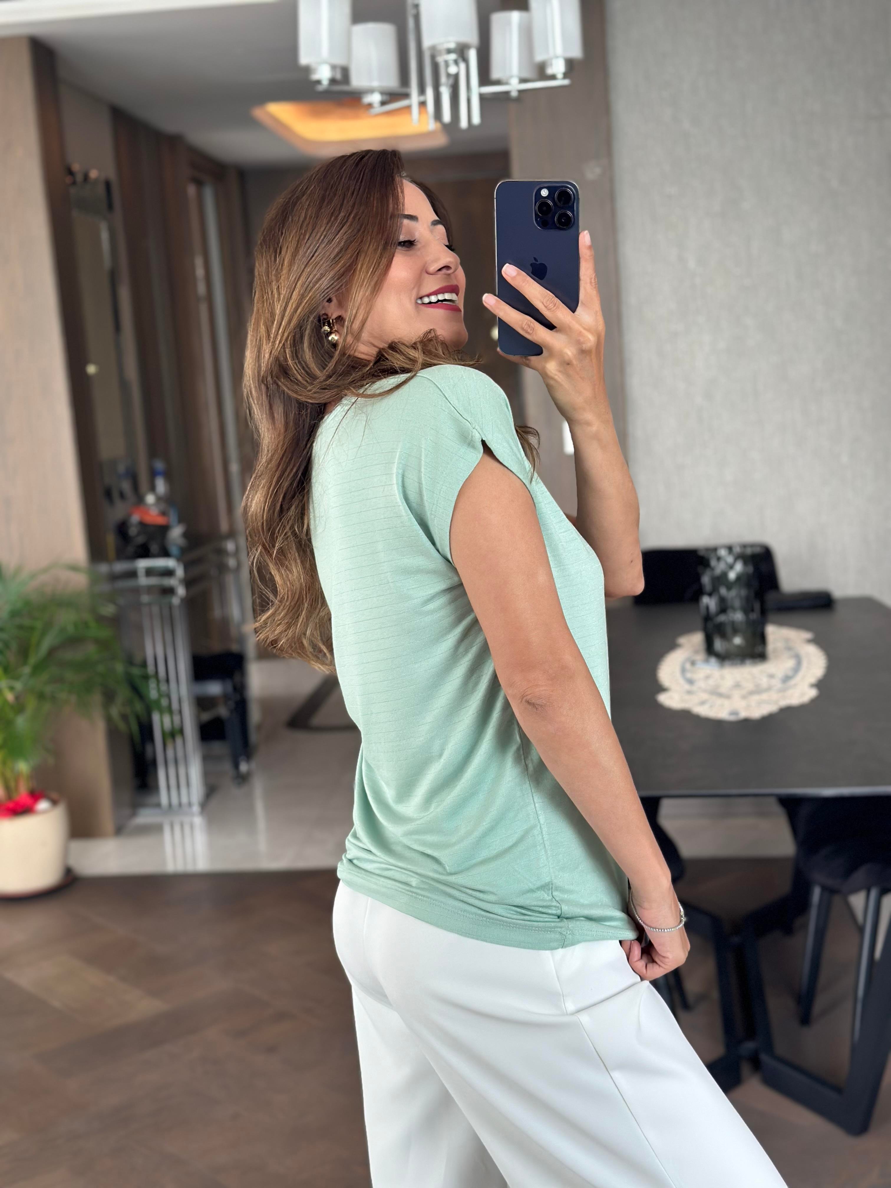 Mint Yeşili Sim Çizgili V Yaka Kısa Yarasa Kol Basic Kadın T-Shirt