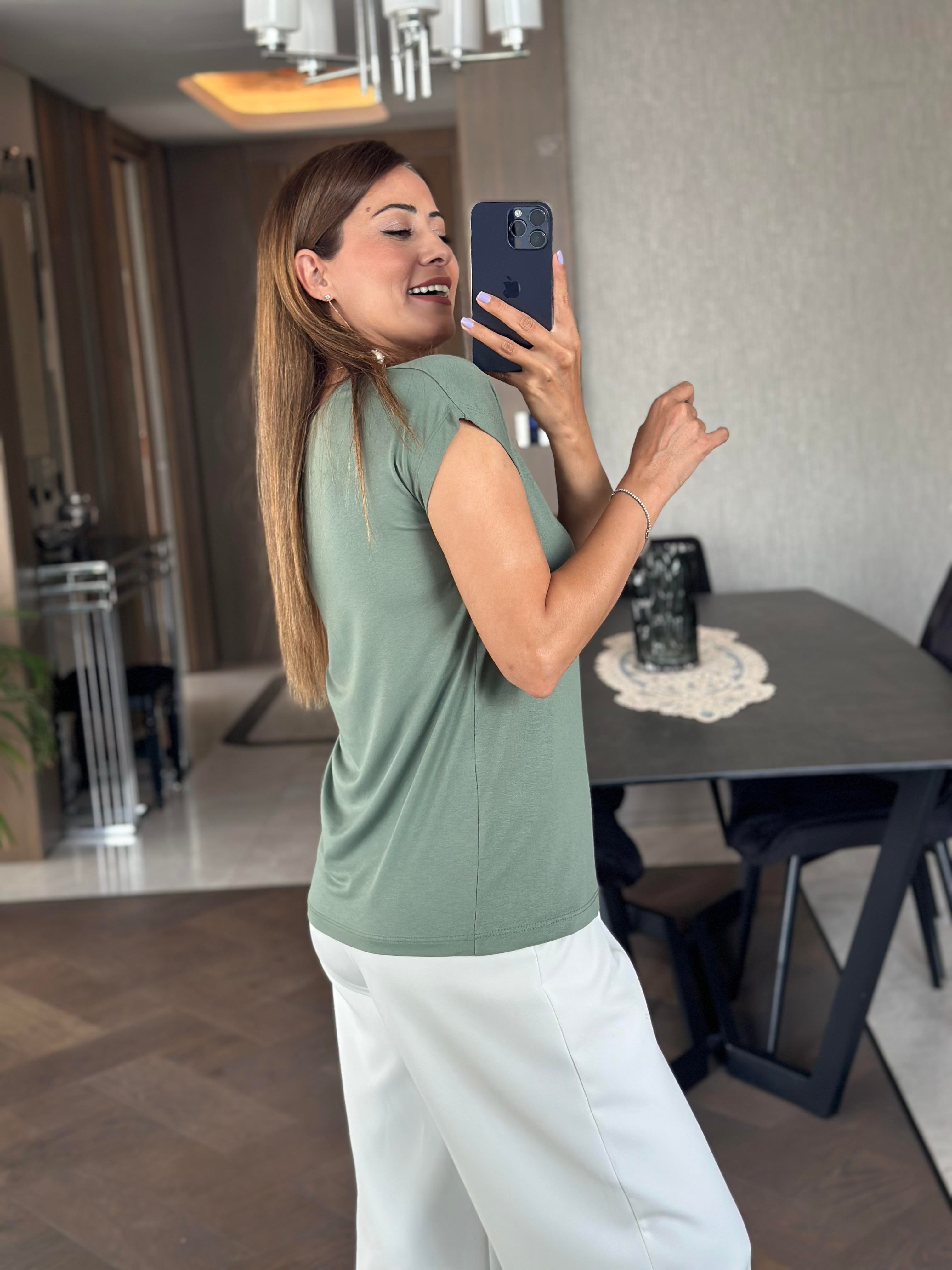 Mint Yeşili V Yaka Kısa Yarasa Kol Basic Kadın T-Shirt