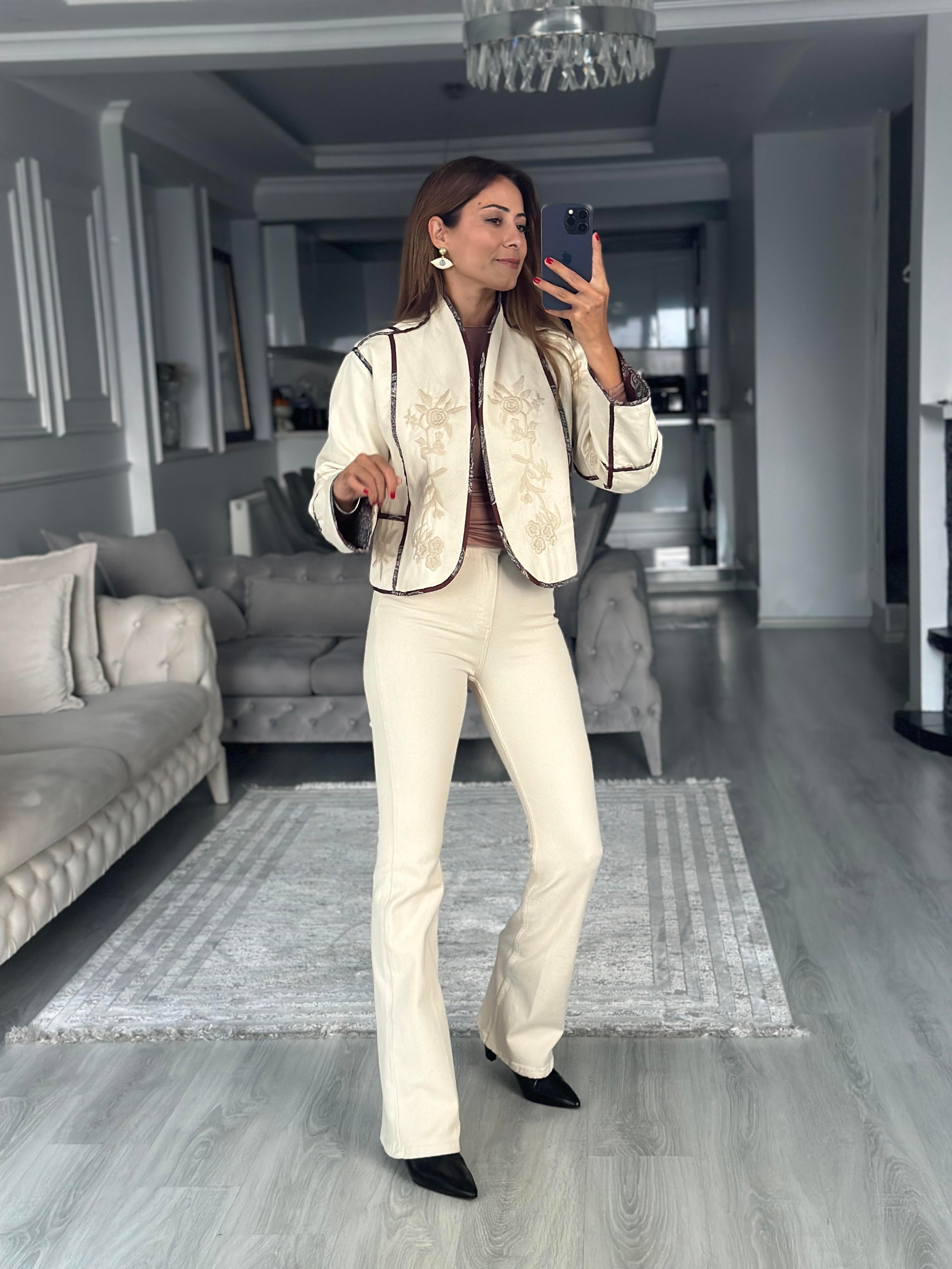 Naturel Çift Taraflı Nakışlı Kadın Kısa Ceket