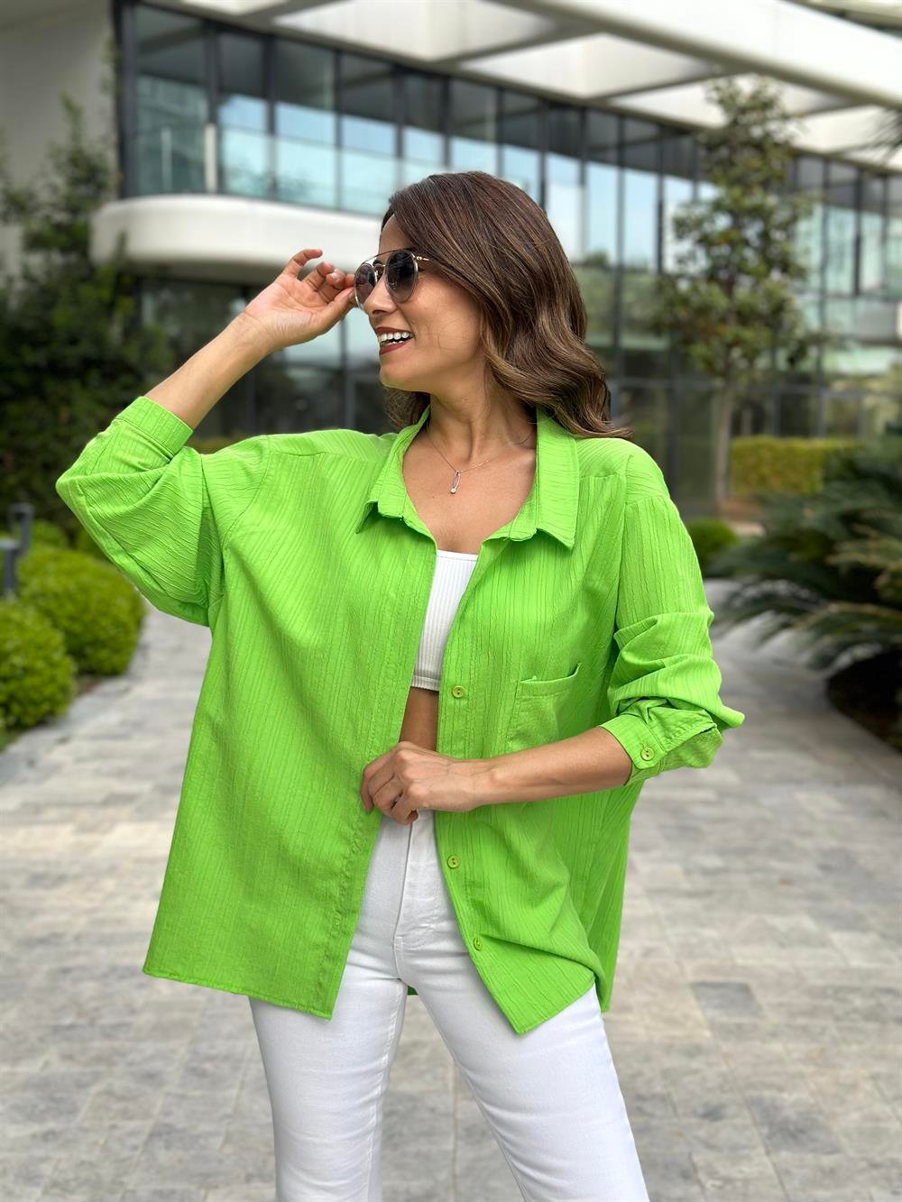 Neon Yeşil Tek Cepli Dokulu Salaş Kadın Gömlek