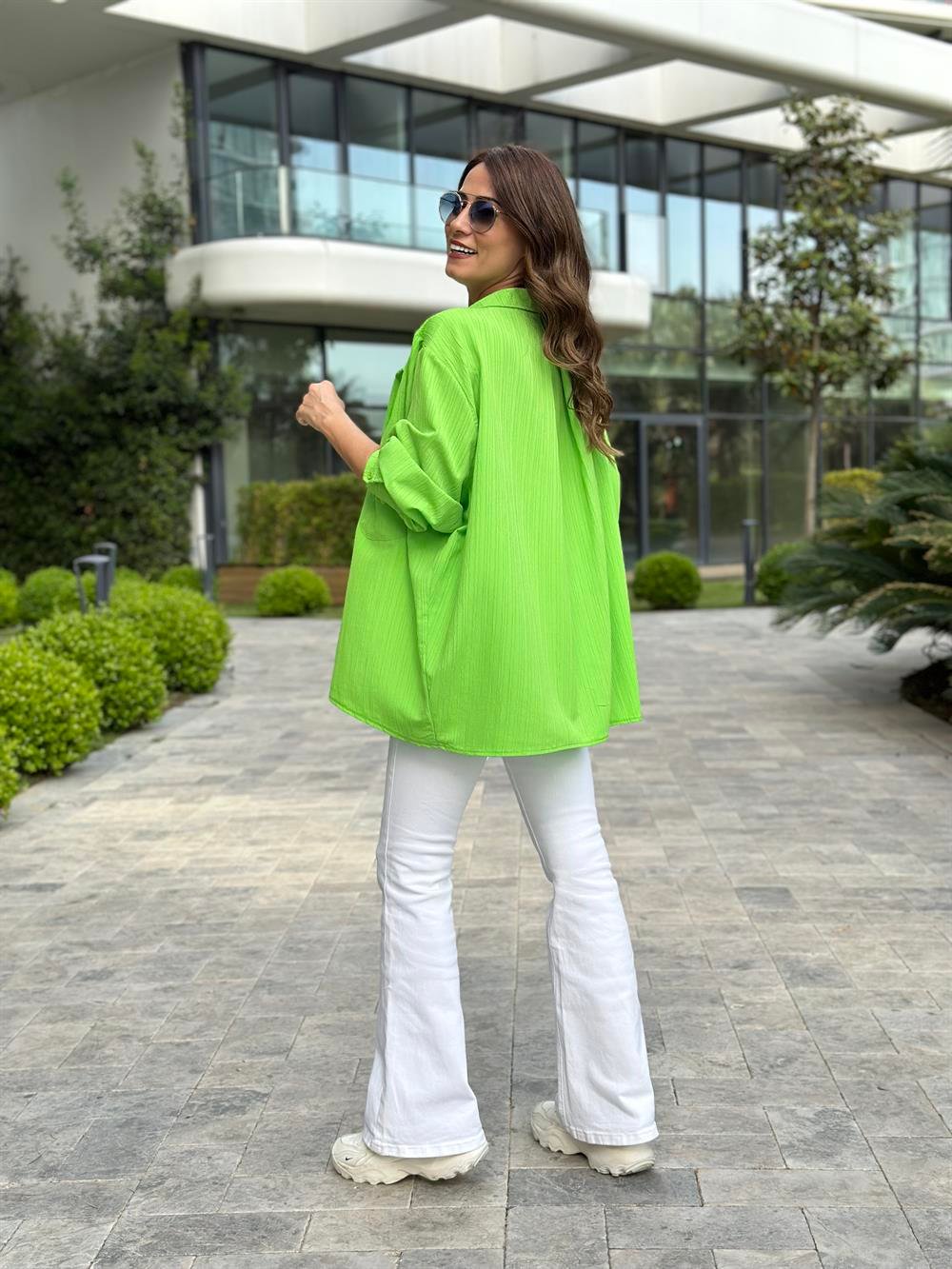 Neon Yeşil Tek Cepli Dokulu Salaş Kadın Gömlek