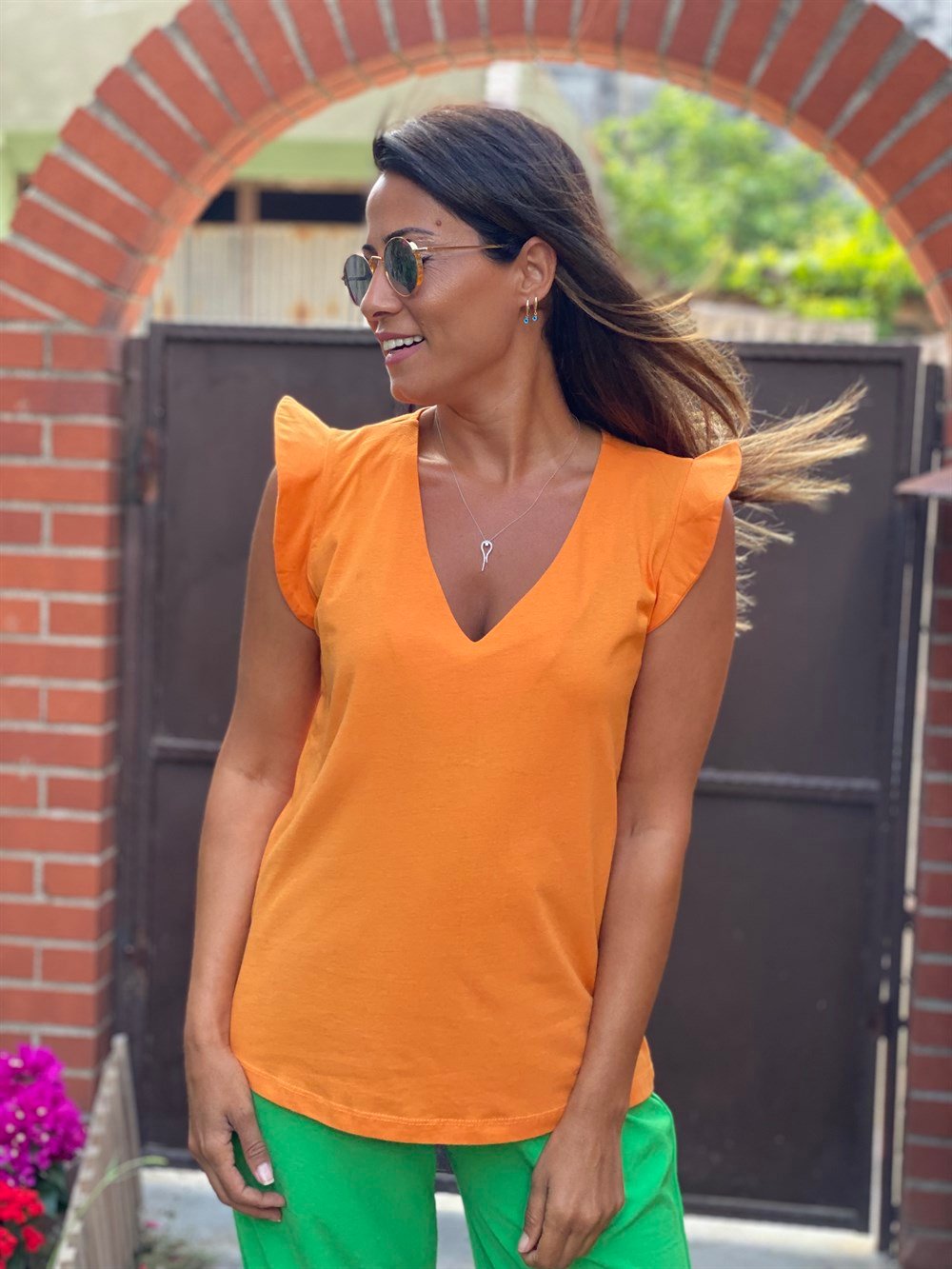 Orange Kolları Volanlı V Yaka Kadın T-Shirt