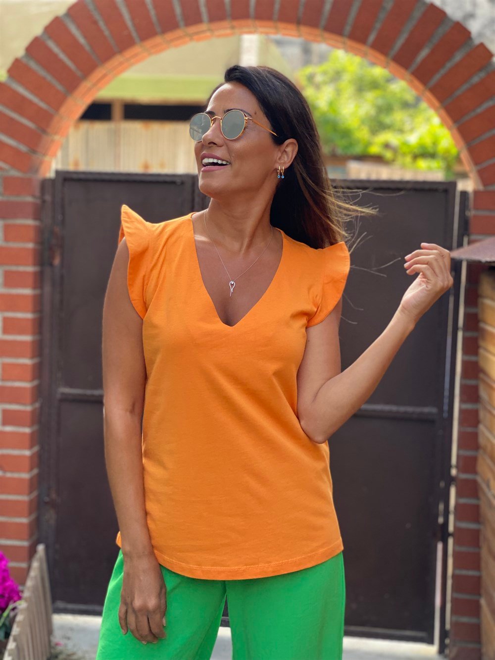 Orange Kolları Volanlı V Yaka Kadın T-Shirt